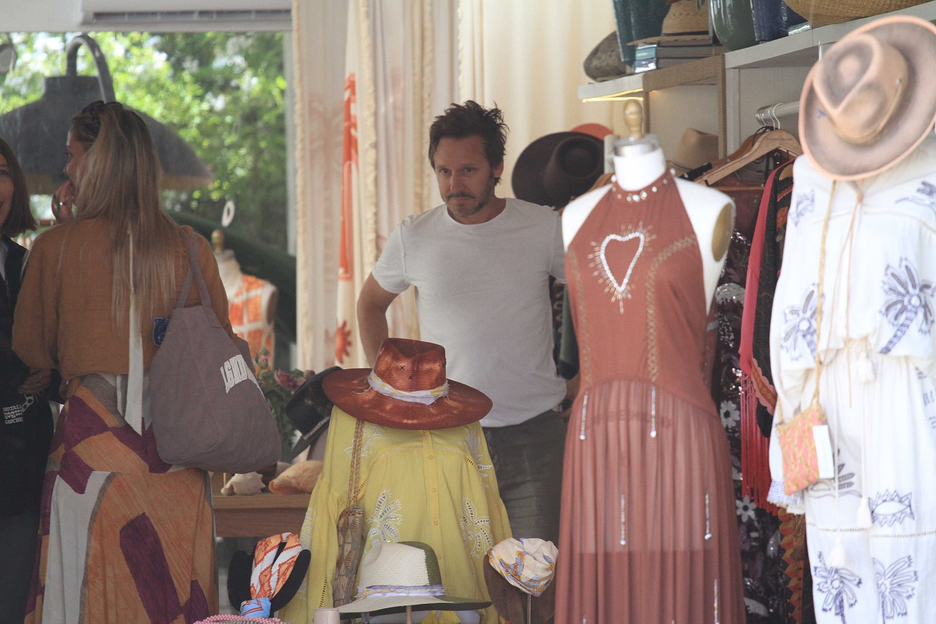 Días de playa, armonía inesperada y el reencuentro paternal: las vacaciones de Vicuña lejos de compromisos laborales en Uruguay