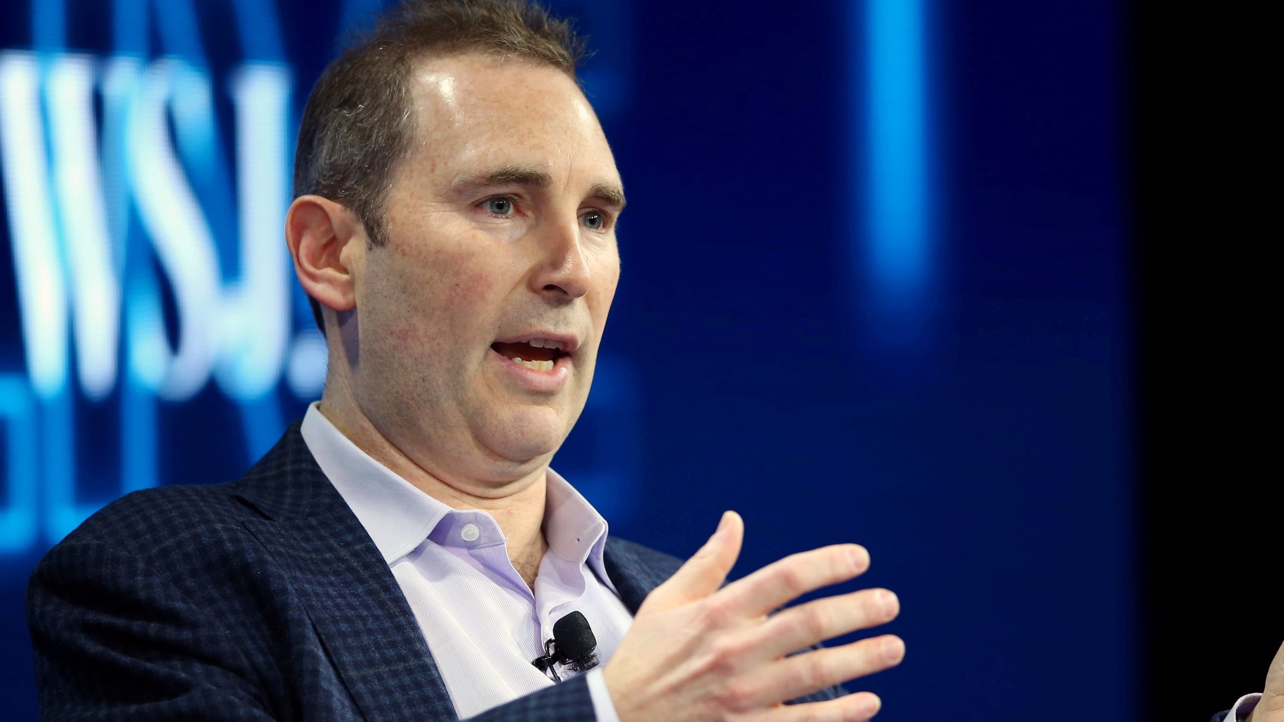 Andy Jassy advirtió que los aranceles implementados por el gobierno de Donald Trump han comenzado a trasladarse al consumidor final. 

 REUTERS/Mike Blake 