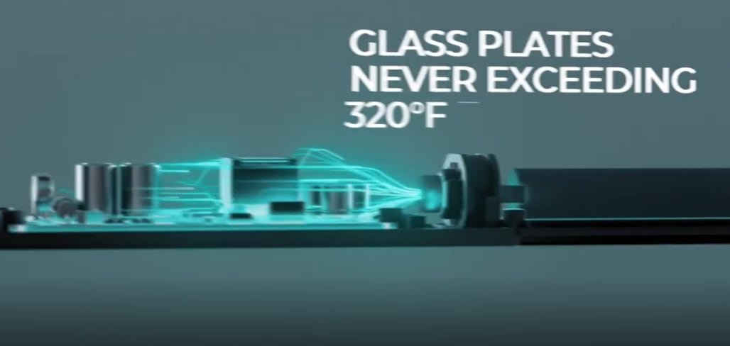 Light Straight + Multi-styler utiliza una tecnología patentada de luz infrarroja, con el fin de proteger mejor la salud del cabello. 
(L'Oréal)