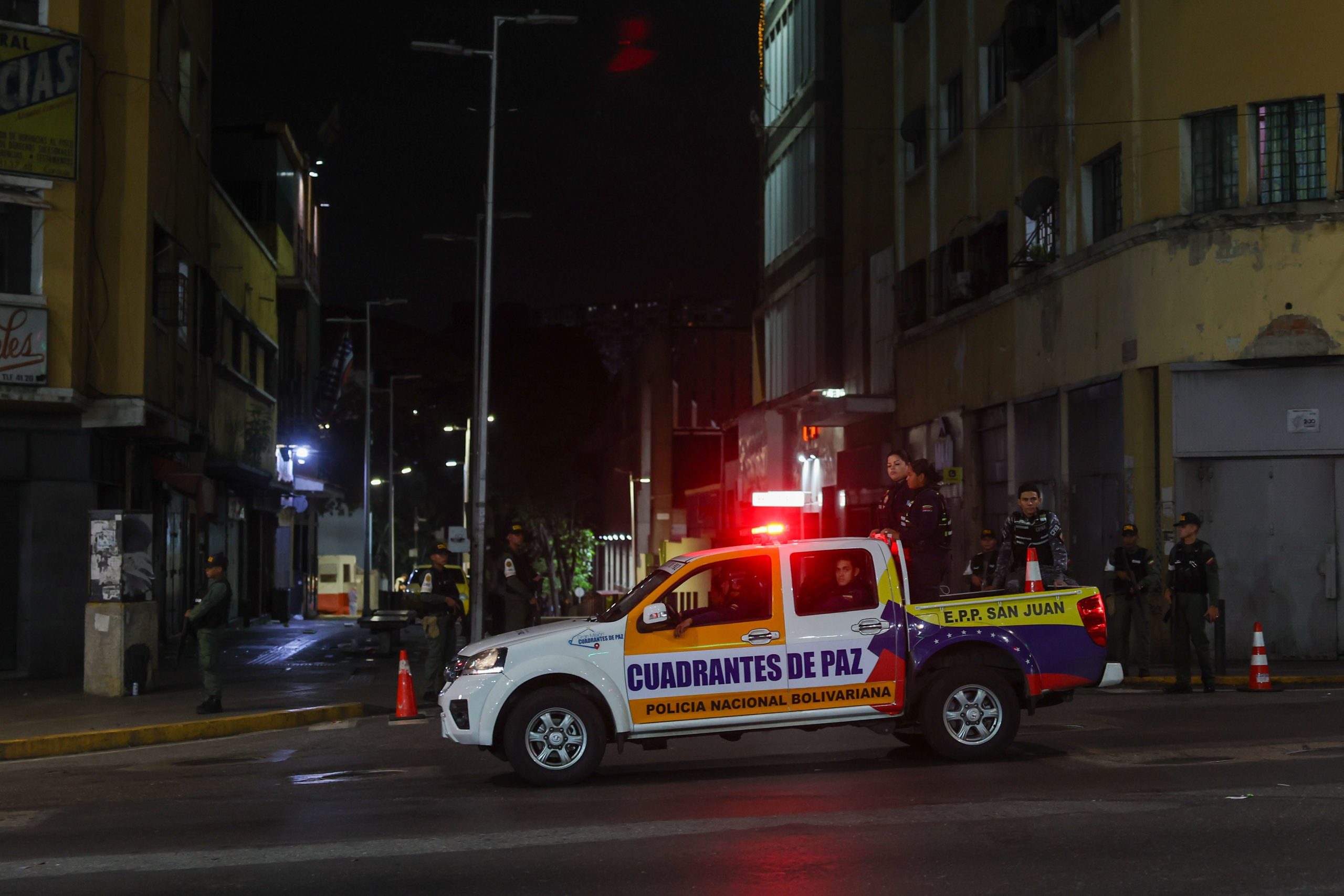 La presencia de vehículos militares se hizo frecuente en zonas residenciales (EFE)