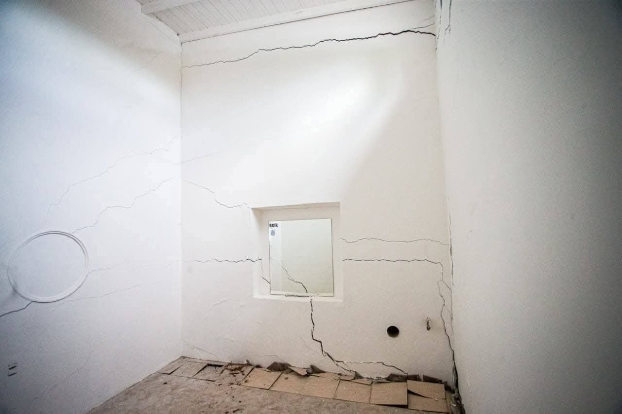 El colapso del Cerro Hermitte provocó el desalojo total del barrio Médanos, daños en viviendas y cortes en el suministro de agua, gas y electricidad