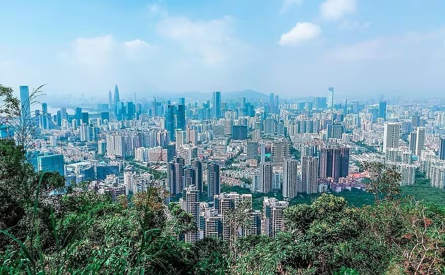Panorámica de la megaciudad de Shenzhen, China. La mayoría de los péptidos del mercado negro se producen en fábricas de esta ciudad y Changsha. (Pikist.com)