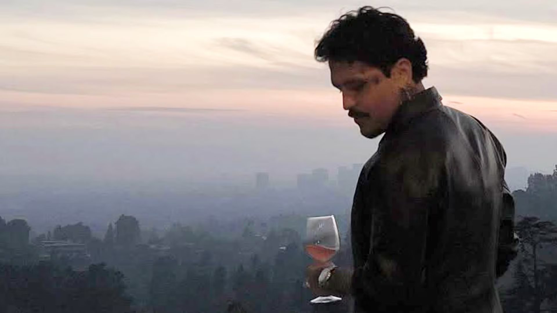 Christian Nodal habría comprado terrenos en Argentina con efectivo y esto podría meterlo en problemas fiscales. (Instagram)