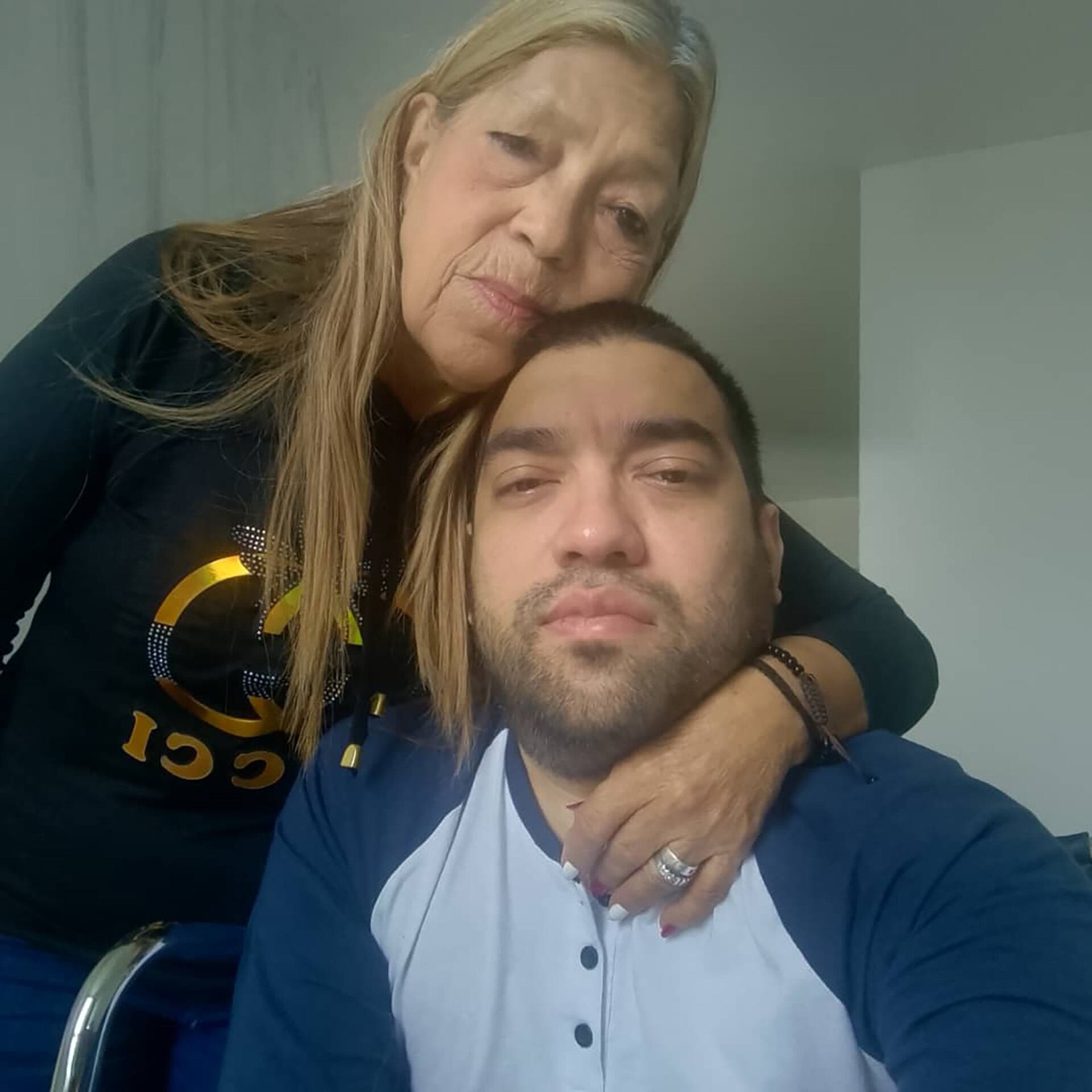 La primera foto de Ramón Centeno en libertad junto a su madre