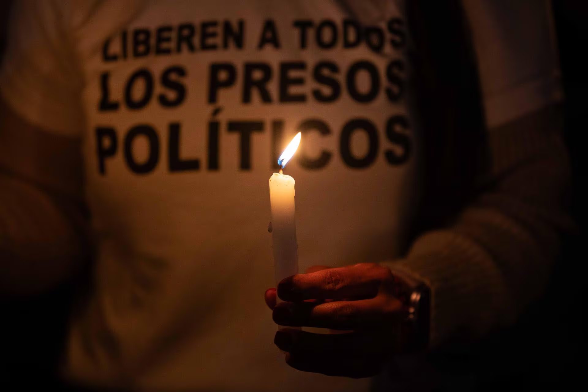 Los familiares prendieron velas (EFE)