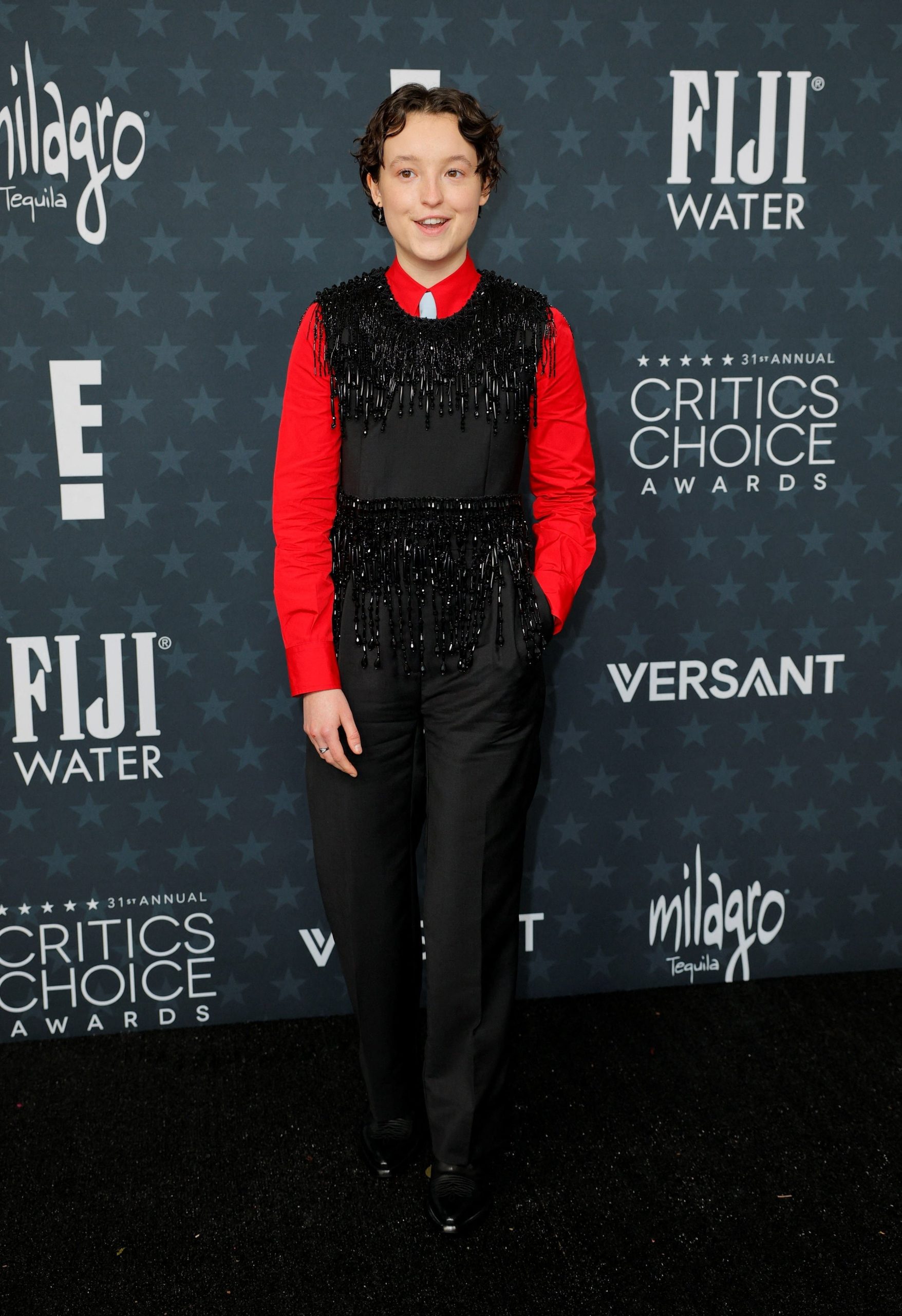 Ramsey se animó a jugar con el color y las texturas, logrando uno de los looks más originales de la alfombra roja (REUTERS/Mike Blake)