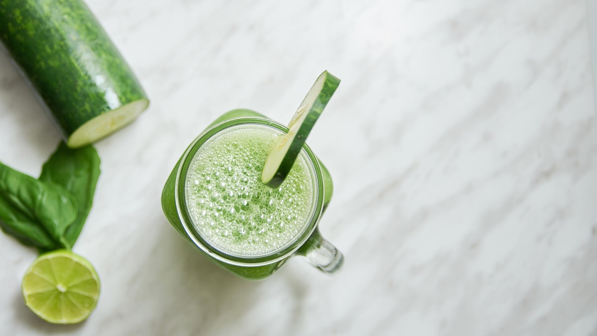 Estudios en Nutrition Journal asocian el consumo regular de vegetales de hoja verde con una mejor regulación de la glucosa y reducción del azúcar en sangre 