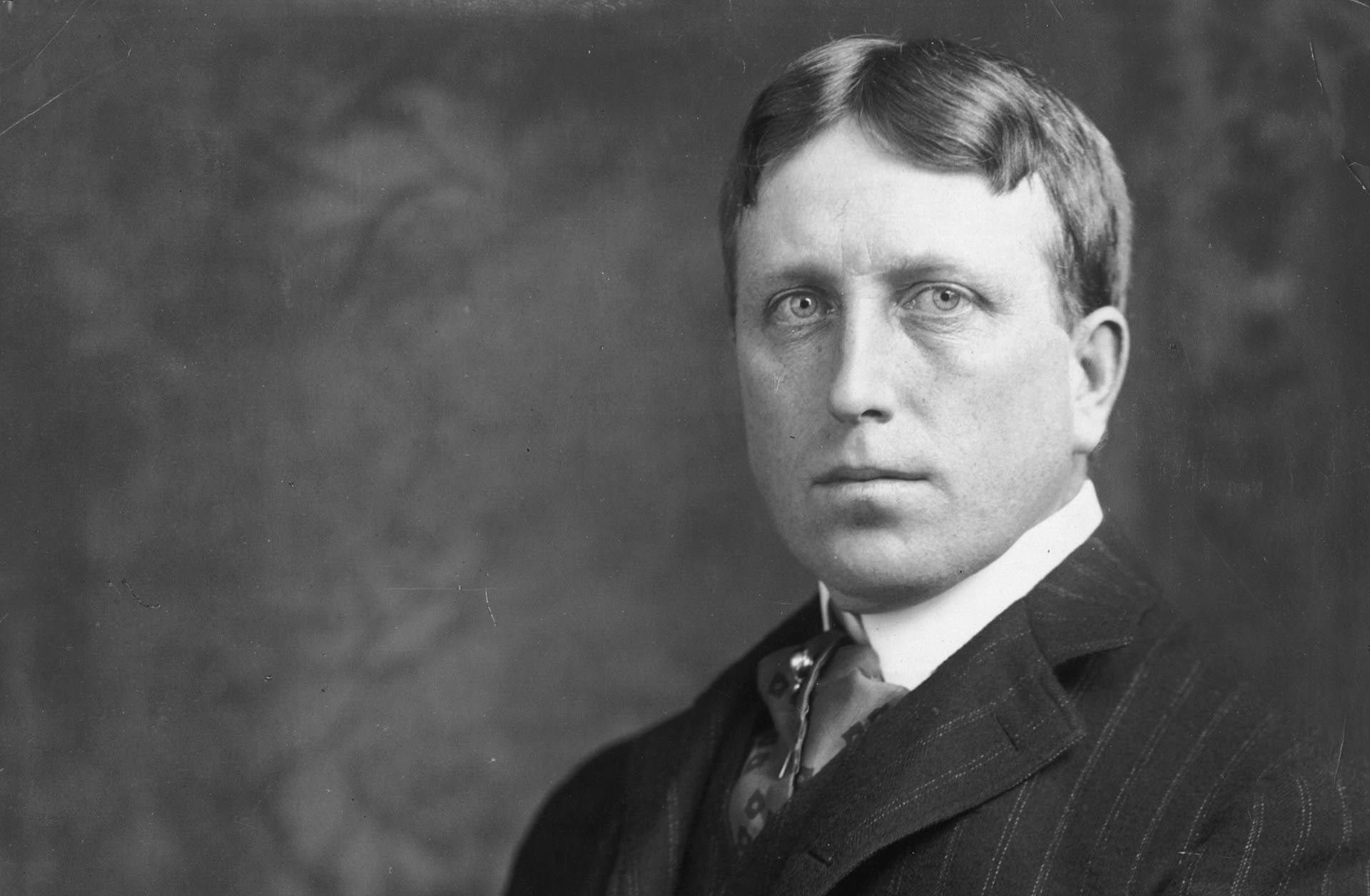 William Randolph Hearst revolucionó el periodismo estadounidense con titulares sensacionalistas y campañas de gran impacto social