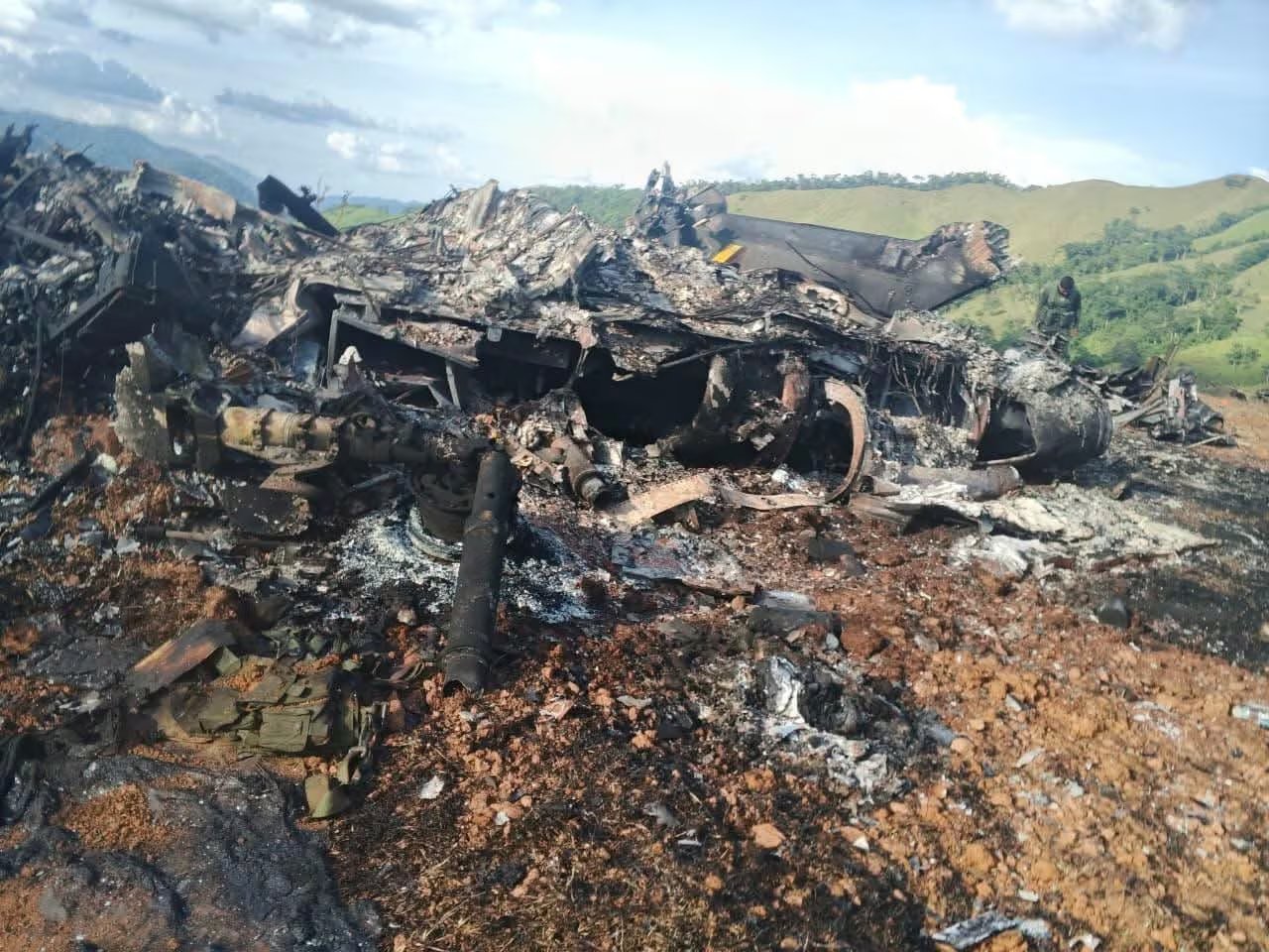 El 21 de agosto de 2024, un helicóptero del Ejército Nacional de Colombia fue derribado en el municipio de Amalfi - crédito Grupo de difusión Reporte de emergencias / WhatsApp