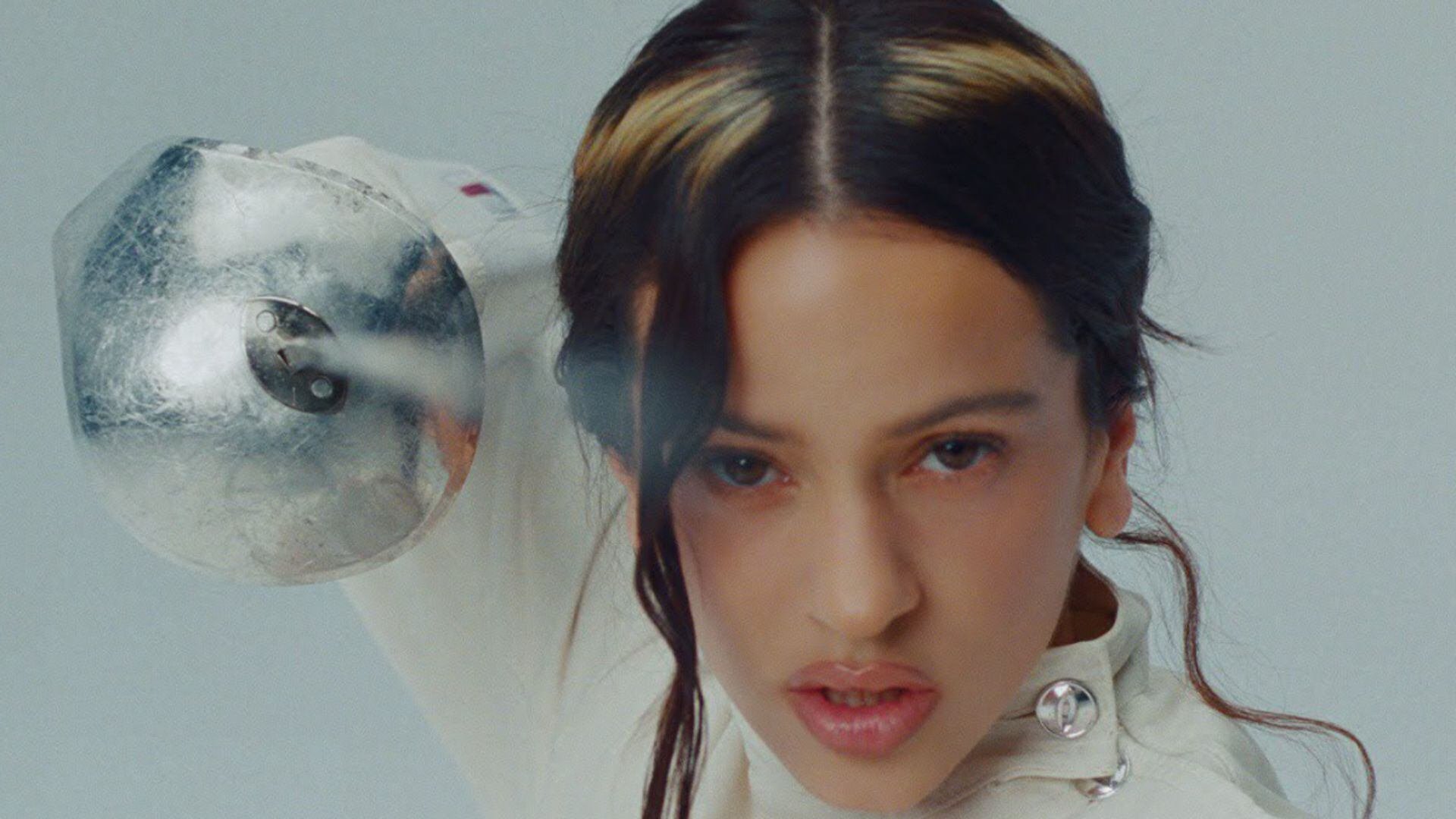 Rosalía experimenta con trece idiomas en el álbum Lux, abriendo la cultura española al público global sin diluir su esencia