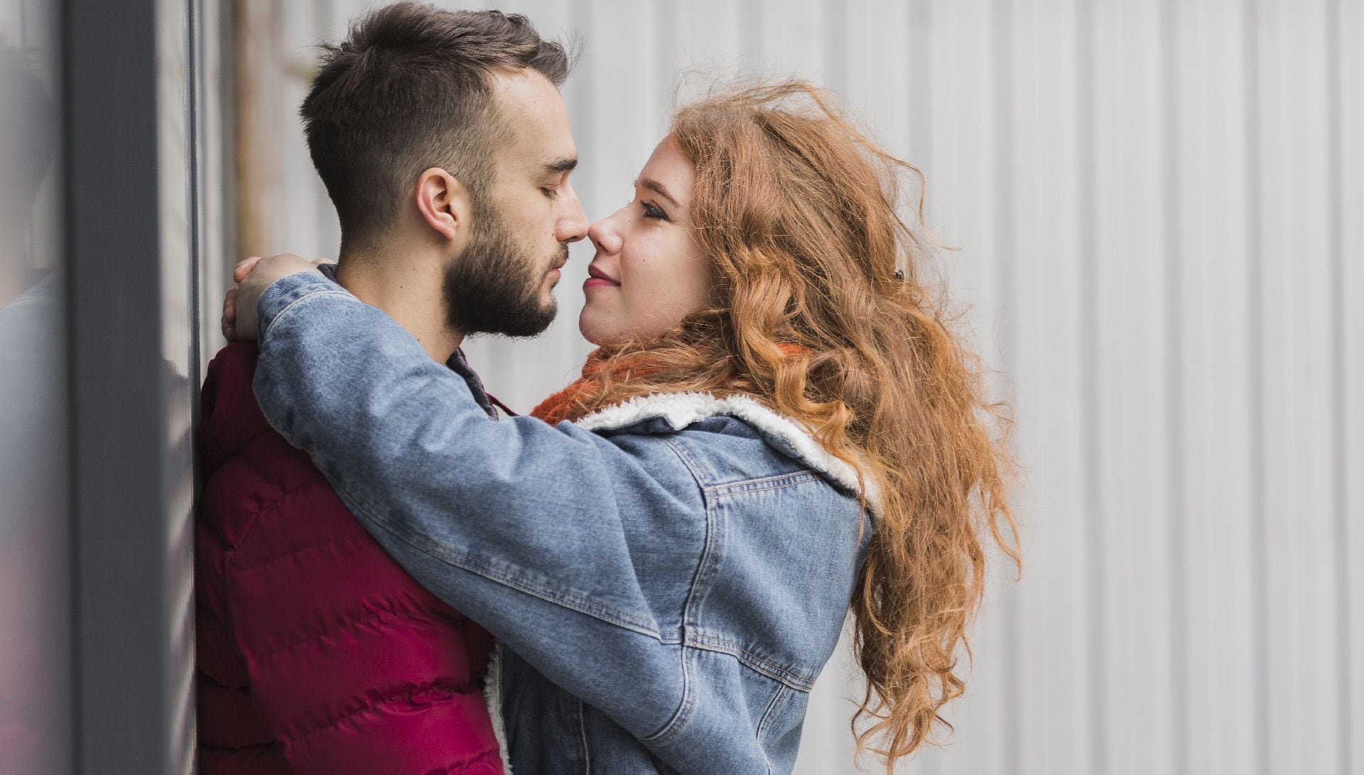 La viralización digital permitió que una fecha informal se replicara en distintos países, adaptándose a lenguajes locales sin perder su sentido reivindicativo. (Freepik)