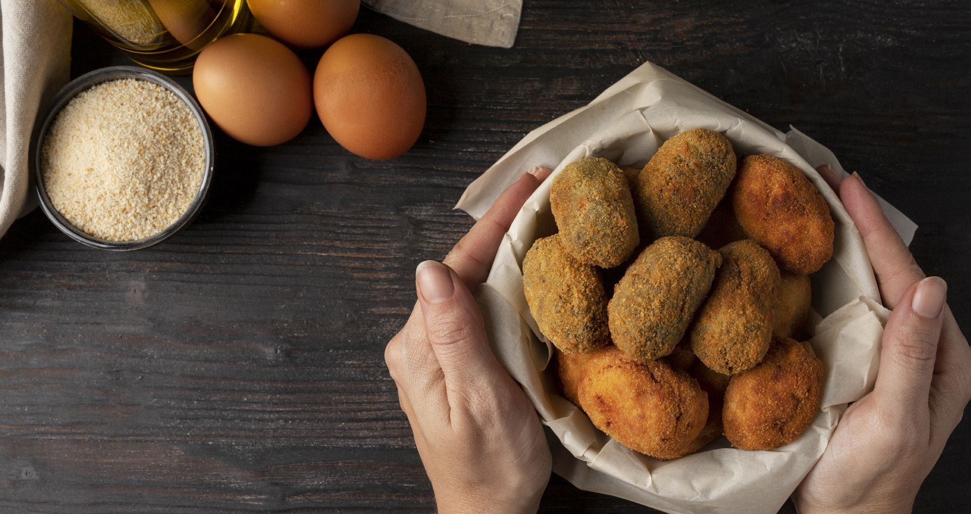 La fecha reconoce a la croqueta como un alimento transversal, presente en bares y alta cocina, cuya popularidad impulsó una celebración que trascendió fronteras. (Freepik)