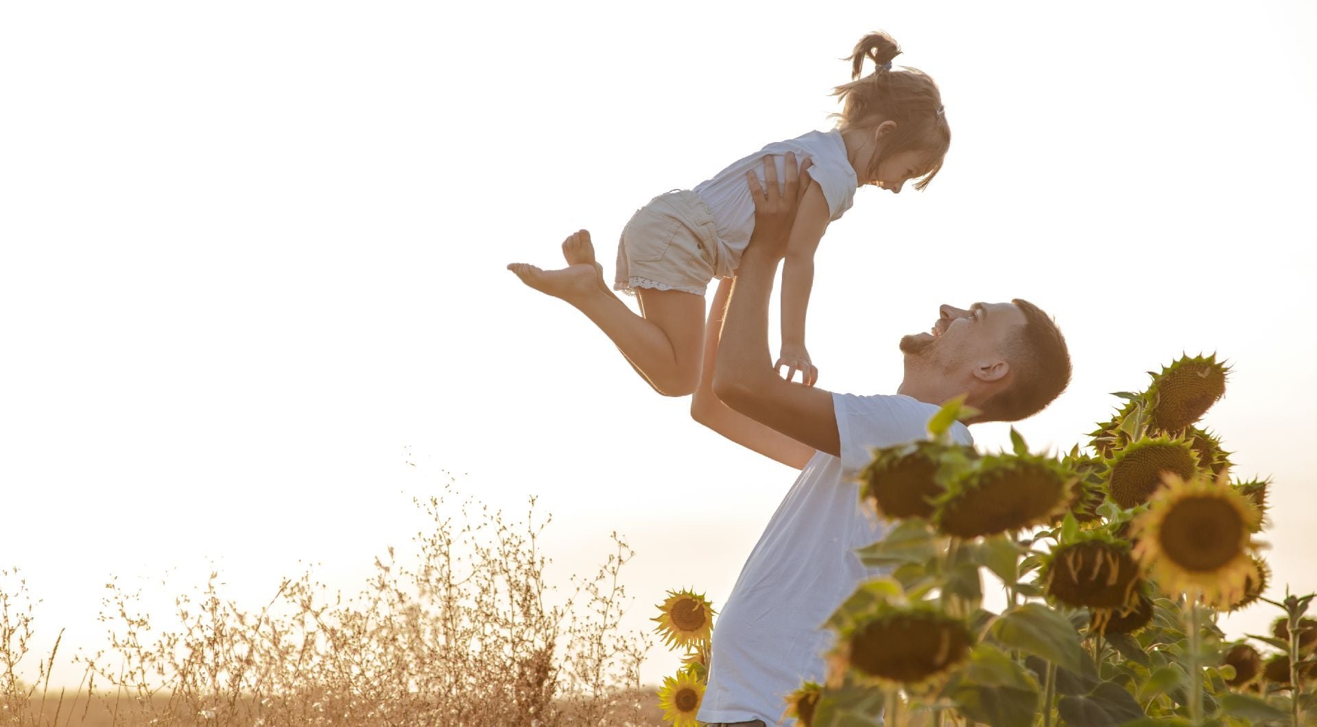 Cada 1 de enero, el Día Internacional del Hijo se conecta con tradiciones cristianas que colocan a la familia en el centro del inicio del año y promueven la reflexión sobre los lazos filiales. (Freepik)