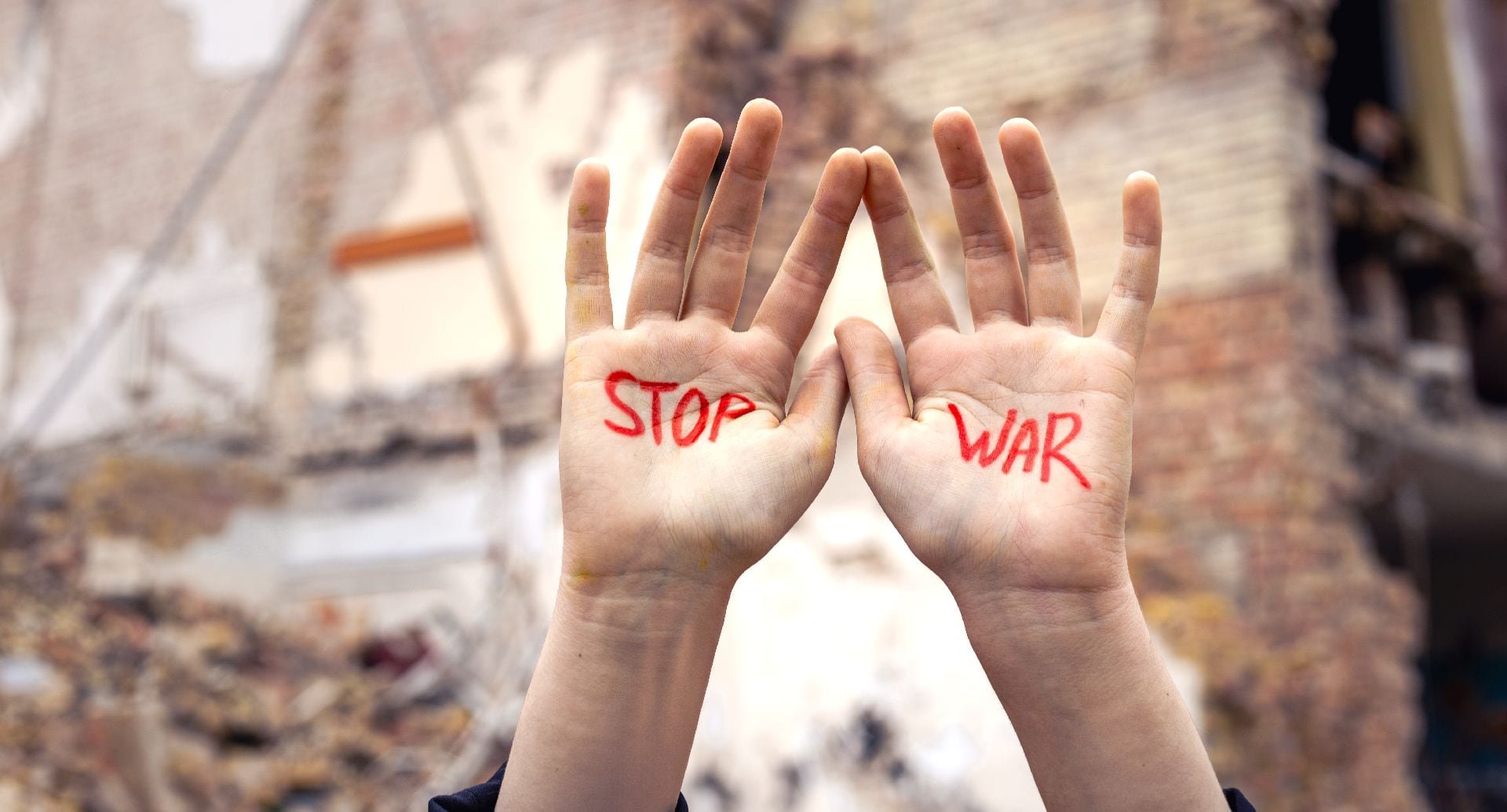 Cada 6 de enero renueva el reclamo de responsabilidad colectiva frente a una deuda histórica: proteger a los niños que pagan el precio más alto de los conflictos armados. (Freepik)