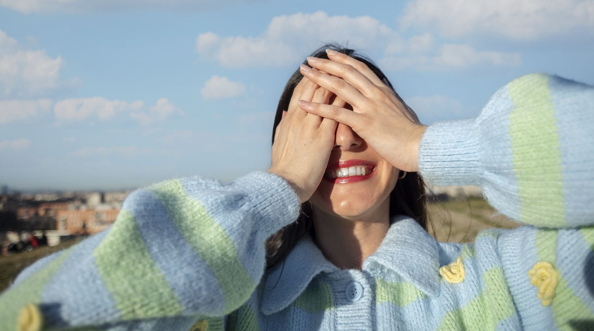 La conmemoración surgió desde la psicología y el desarrollo personal y eligió el 2 de enero para ofrecer una pausa colectiva que dialoga con la introspección y la calma. (Freepik)