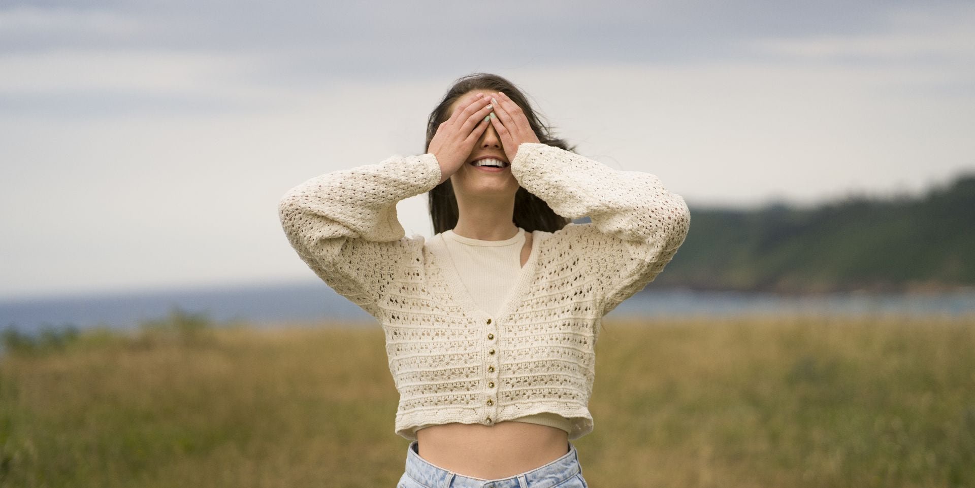 Estudios sobre productividad muestran que los introvertidos rinden mejor en entornos que respetan tiempos individuales y valoran aportes silenciosos pero sostenidos. (Freepik)