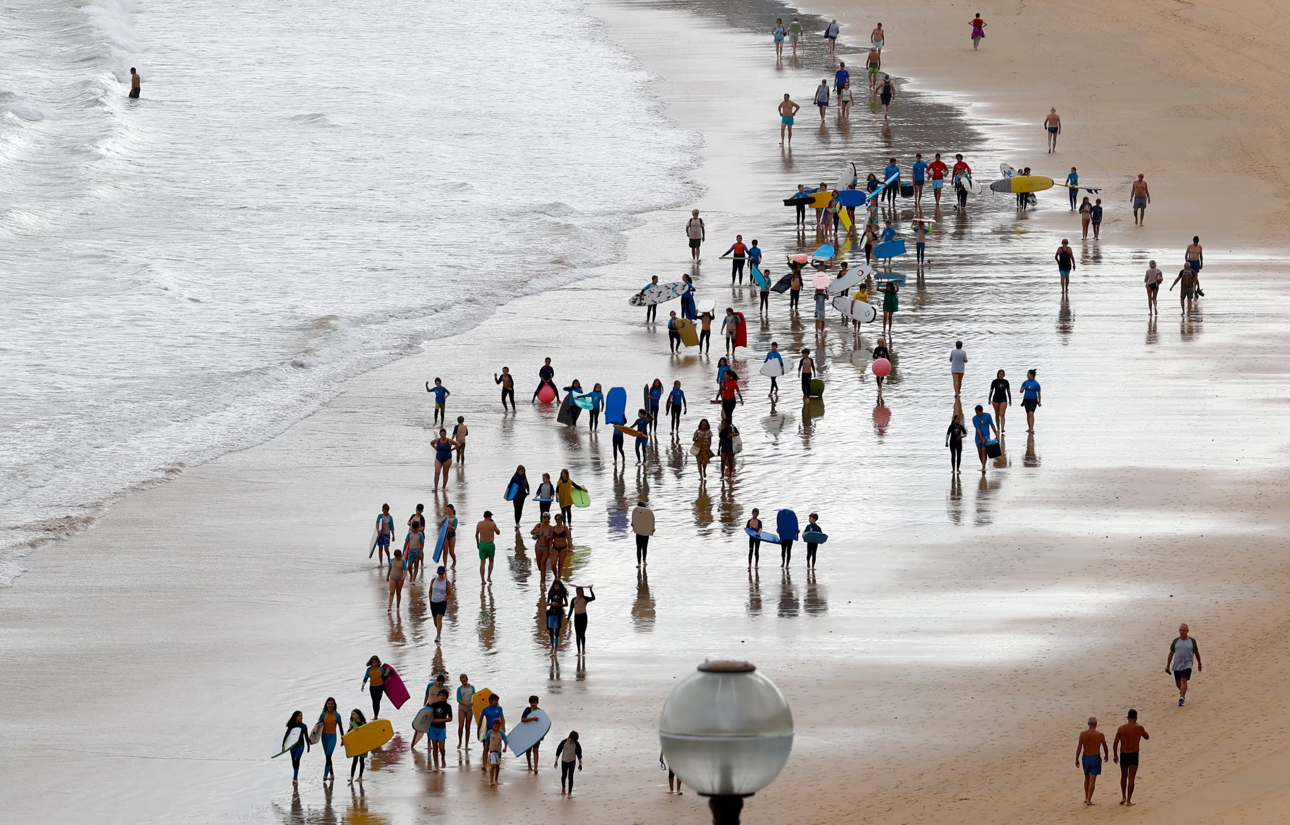 La falta de luz solar en días grises puede causar desánimo y fatiga, advierten expertos (EFE/Juan Herrero)