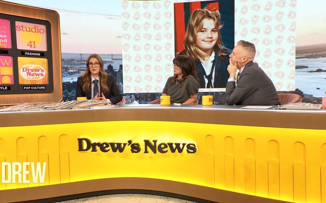 Barrymore se quebró en su programa al revivir el impacto del 'bodyshaming' (The Drew Barrymore Show)