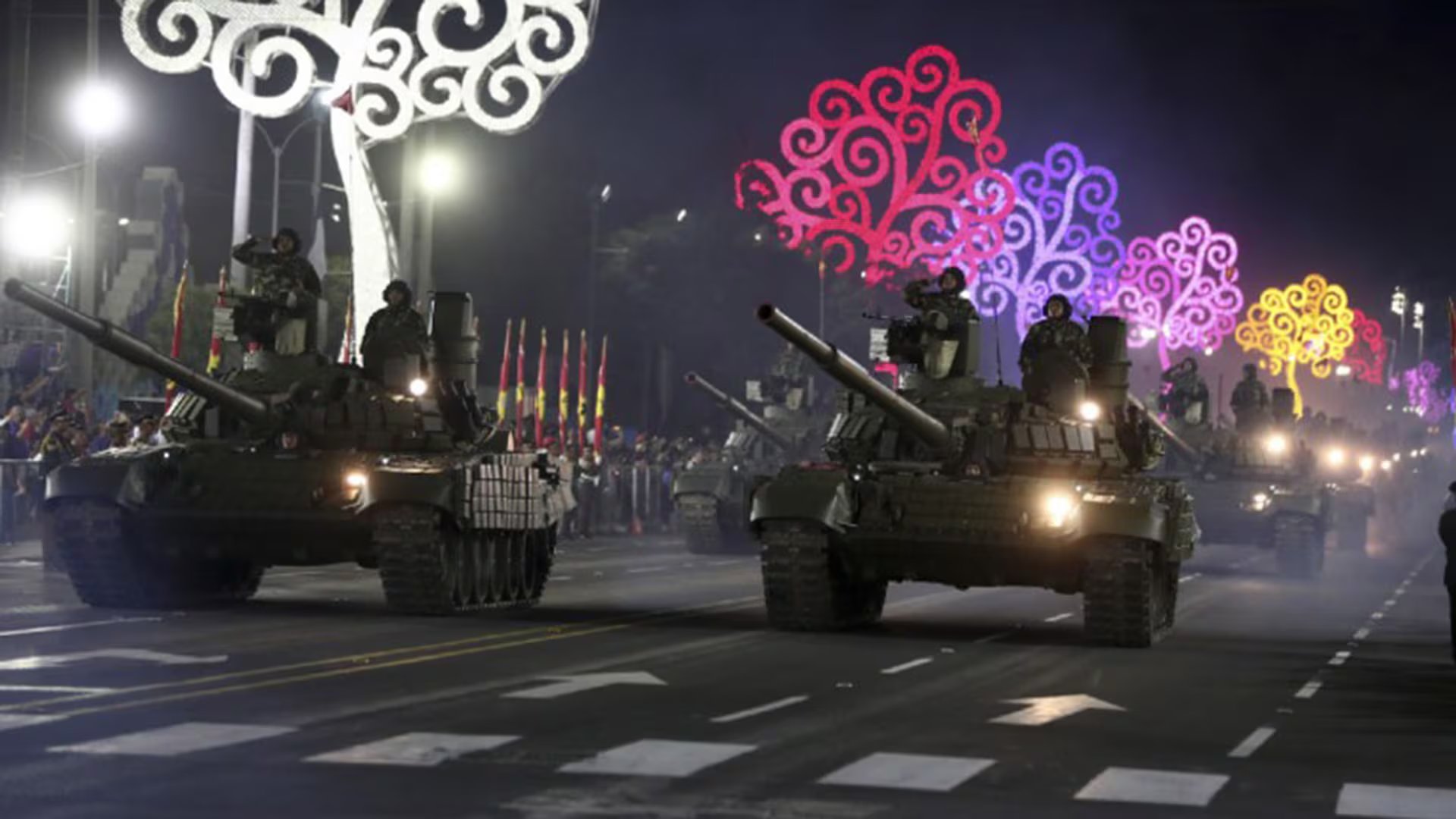 Tanques de fabricación rusa desfilan en Managua (Créditos: 19 Digital)