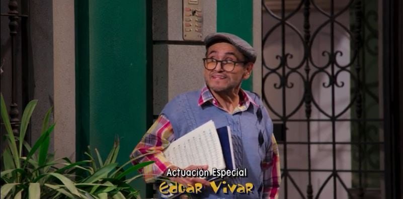 Édgar Vivar utilizó el humor para desacreditar su supuesta muerte y reafirmó su vitalidad y proyectos en programas como Hoy y De primera mano (Foto: captura de pantalla/video.televisa.com)