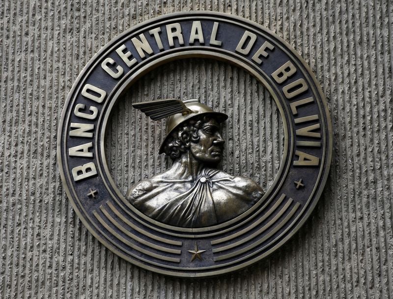 El logo del Banco Central de Bolivia en La Paz, Bolivia (REUTERS/David Mercado)