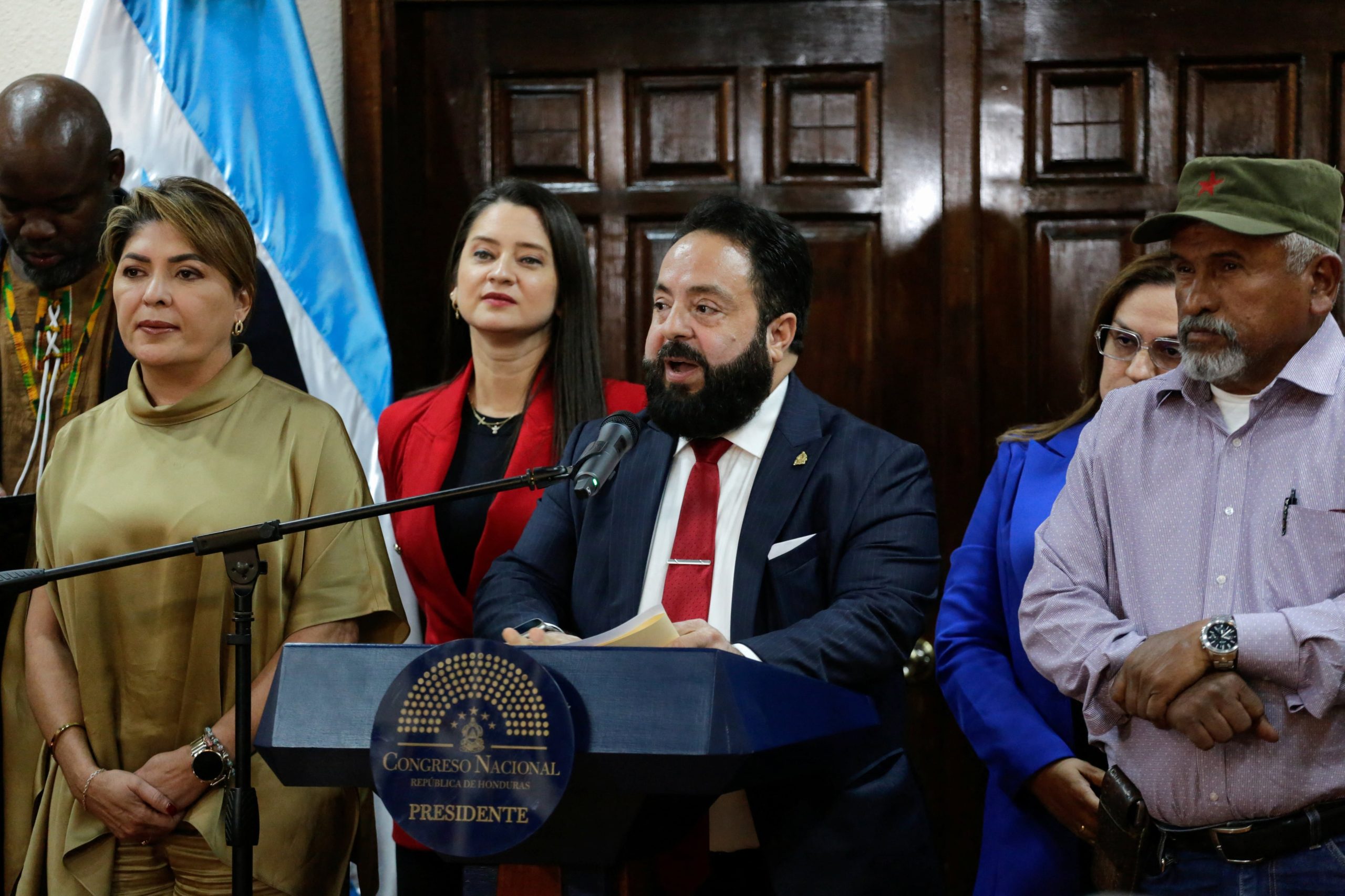 El presidente del Parlamento, Luis Redondo, advirtió que si el CNE no hace el recuento “voto por voto”, el Parlamento tomaría la iniciativa (REUTERS/Leonel Estrada)
