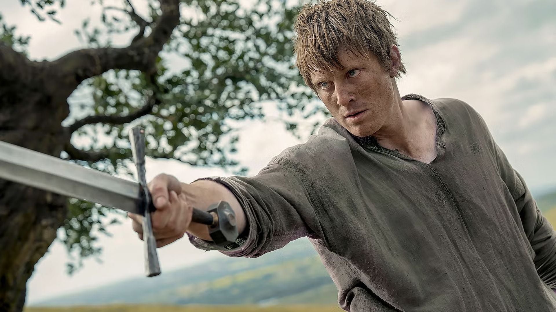 El protagonista, Ser Duncan el Alto, inicia su viaje como huérfano en Desembarco del Rey y se convierte en caballero tras la muerte de su mentor (HBO)