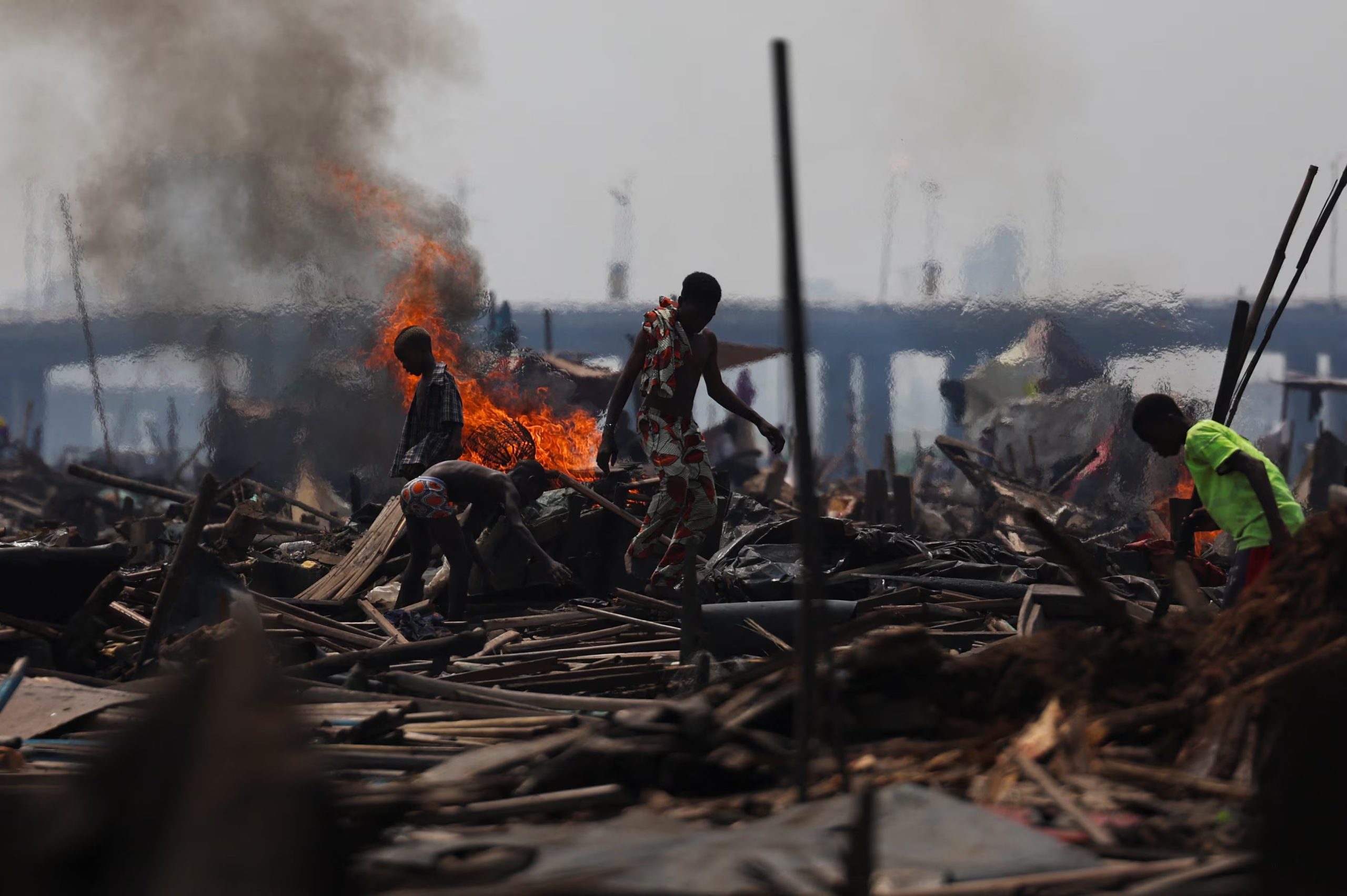 El 93% del aumento en muertes por malaria se relaciona con la destrucción de viviendas y la interrupción de servicios de salud tras desastres ambientales
(REUTERS/Sodiq Adelakun)