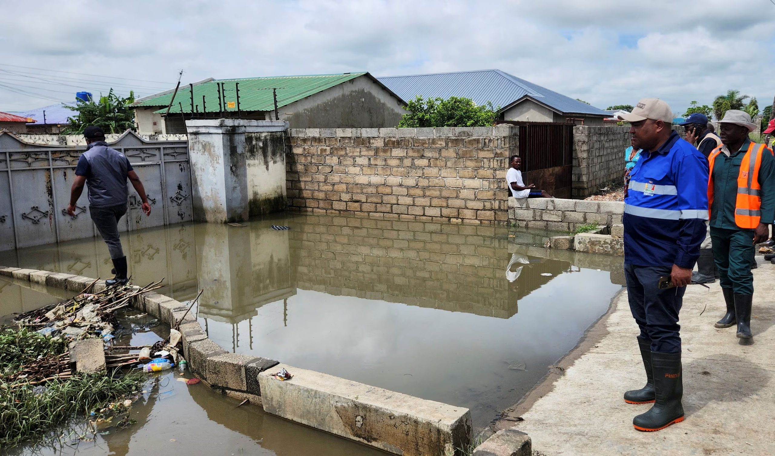 La cooperación internacional y la adaptación de políticas sanitarias con resiliencia climática resultan clave para proteger a las familias más vulnerables del avance de la malaria en África
(REUTERS/Moses Mwape)