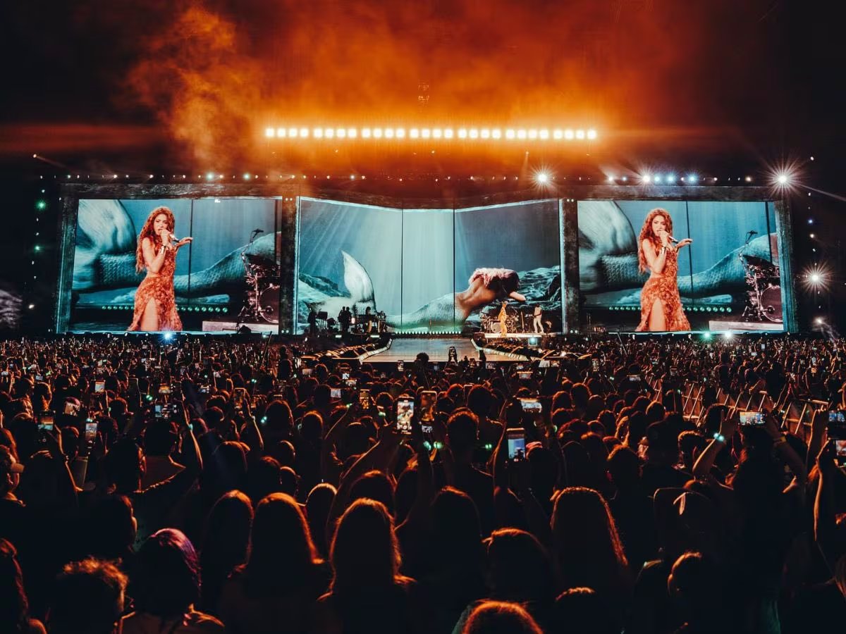 La residencia de Shakira en El Salvador moviliza 57 camiones y 280 toneladas de equipo para uno de los mayores espectáculos musicales del país.(Foto cortesía de Shakira)