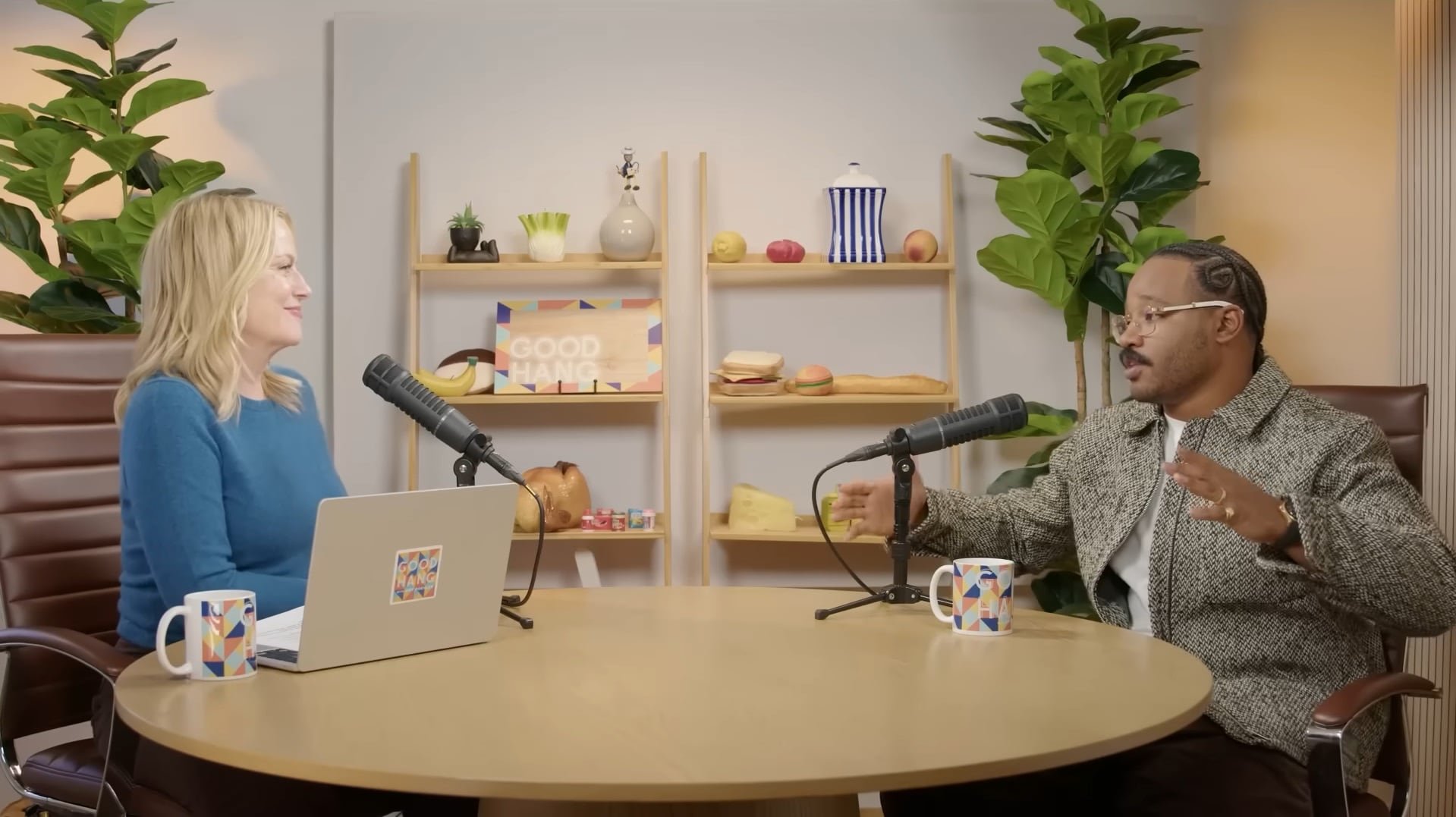 Coogler considera irremplazable la experiencia colectiva de ver películas en la sala de cine, donde la reacción del público enriquece la obra (Good Hang with Amy Poehler)