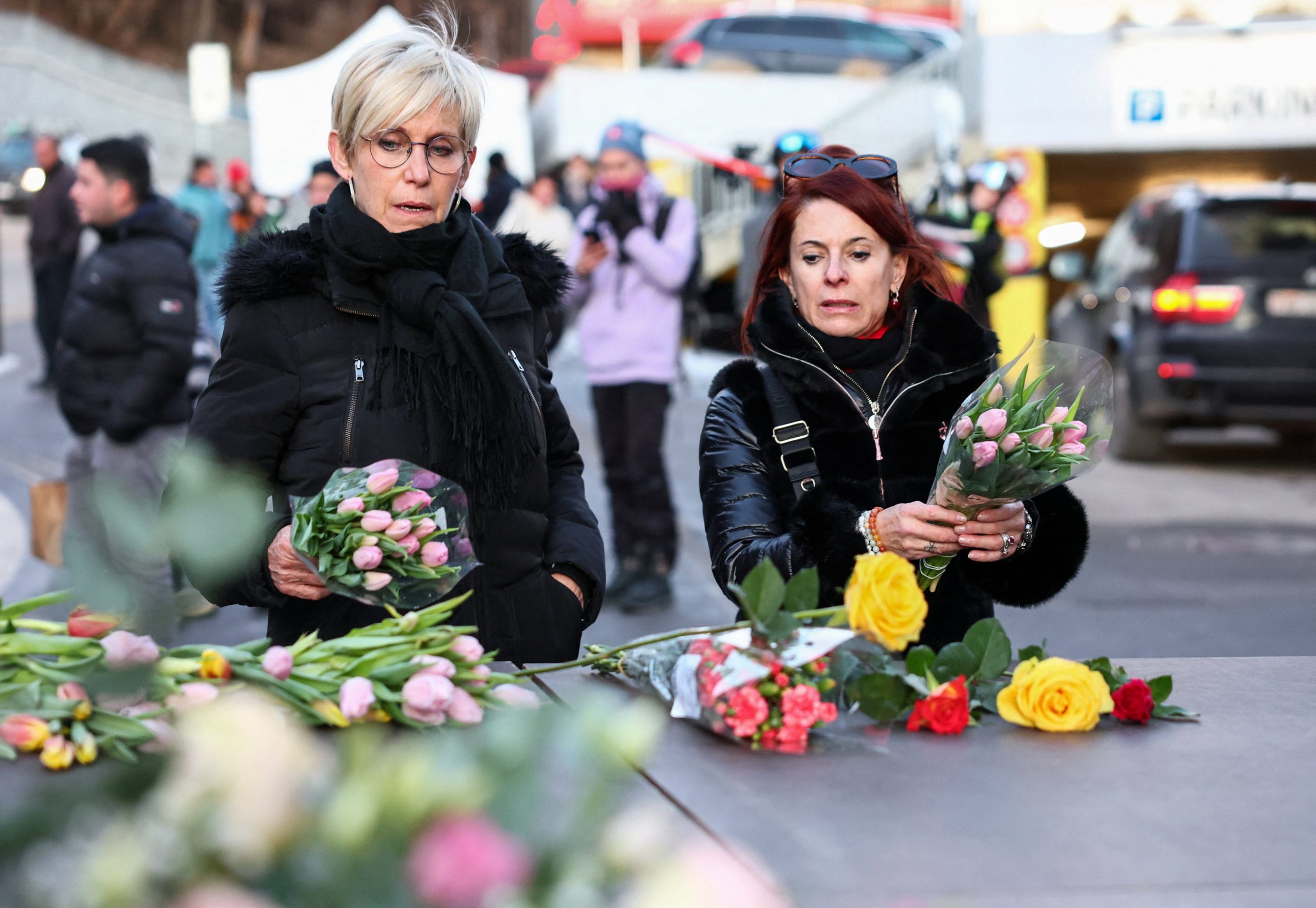El caos y el fuego en un bar suizo dejaron decenas de víctimas y escenas de horror durante la madrugada (Reuters)