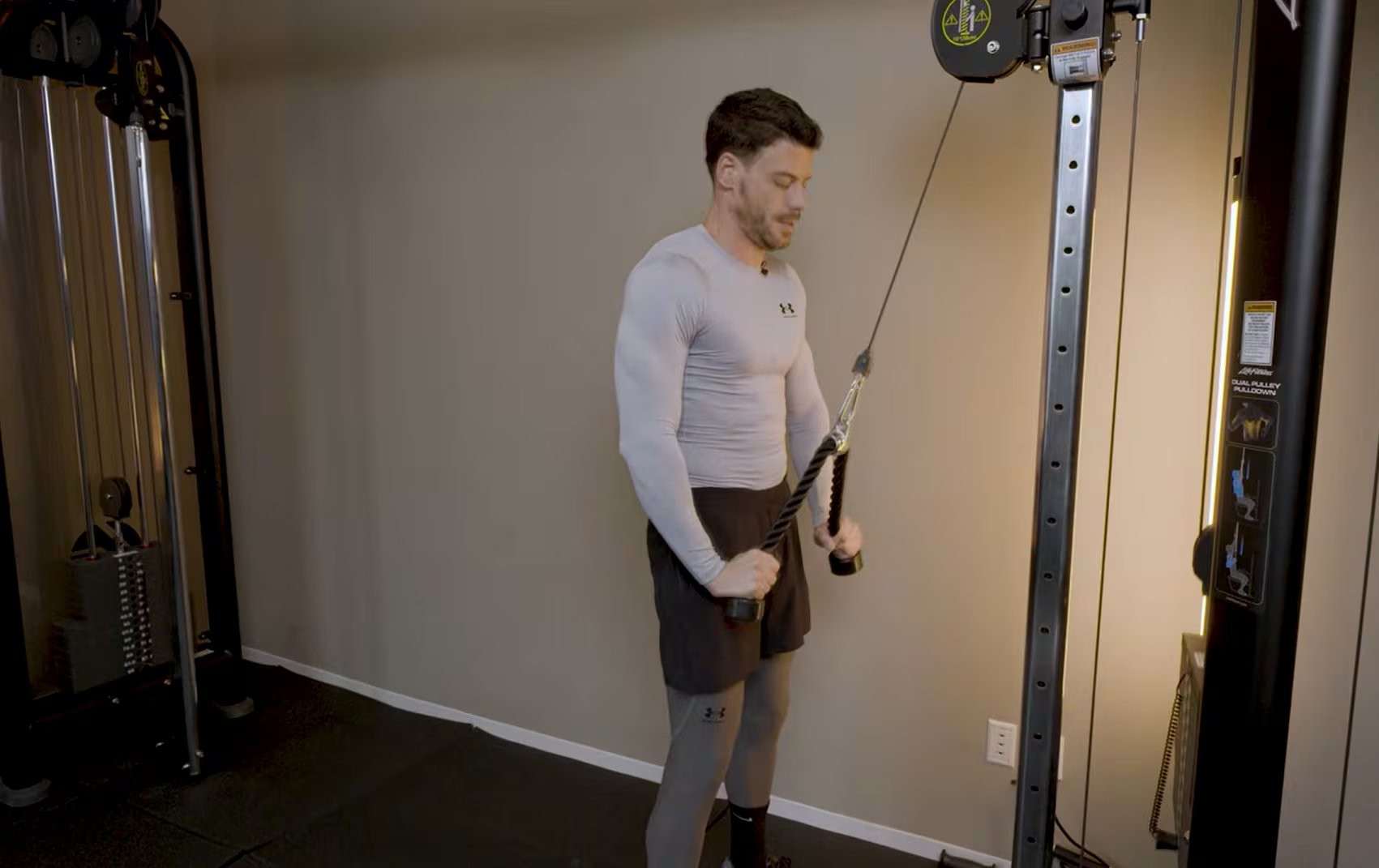 Las exigencias físicas del rodaje derivaron en percances, poniendo a prueba la resistencia y la capacidad de adaptación del elenco (Men’s Health/Captura de Video)