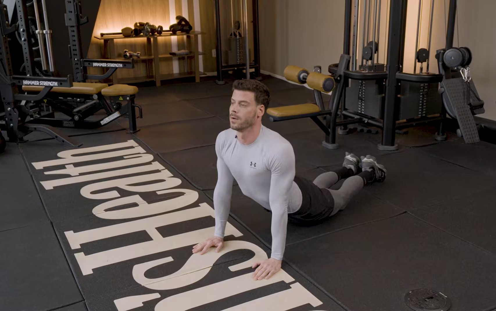 La variedad de estilos y la colaboración entre actores generaron un ambiente de aprendizaje y compañerismo durante la filmación (Men’s Health/Captura de Video)