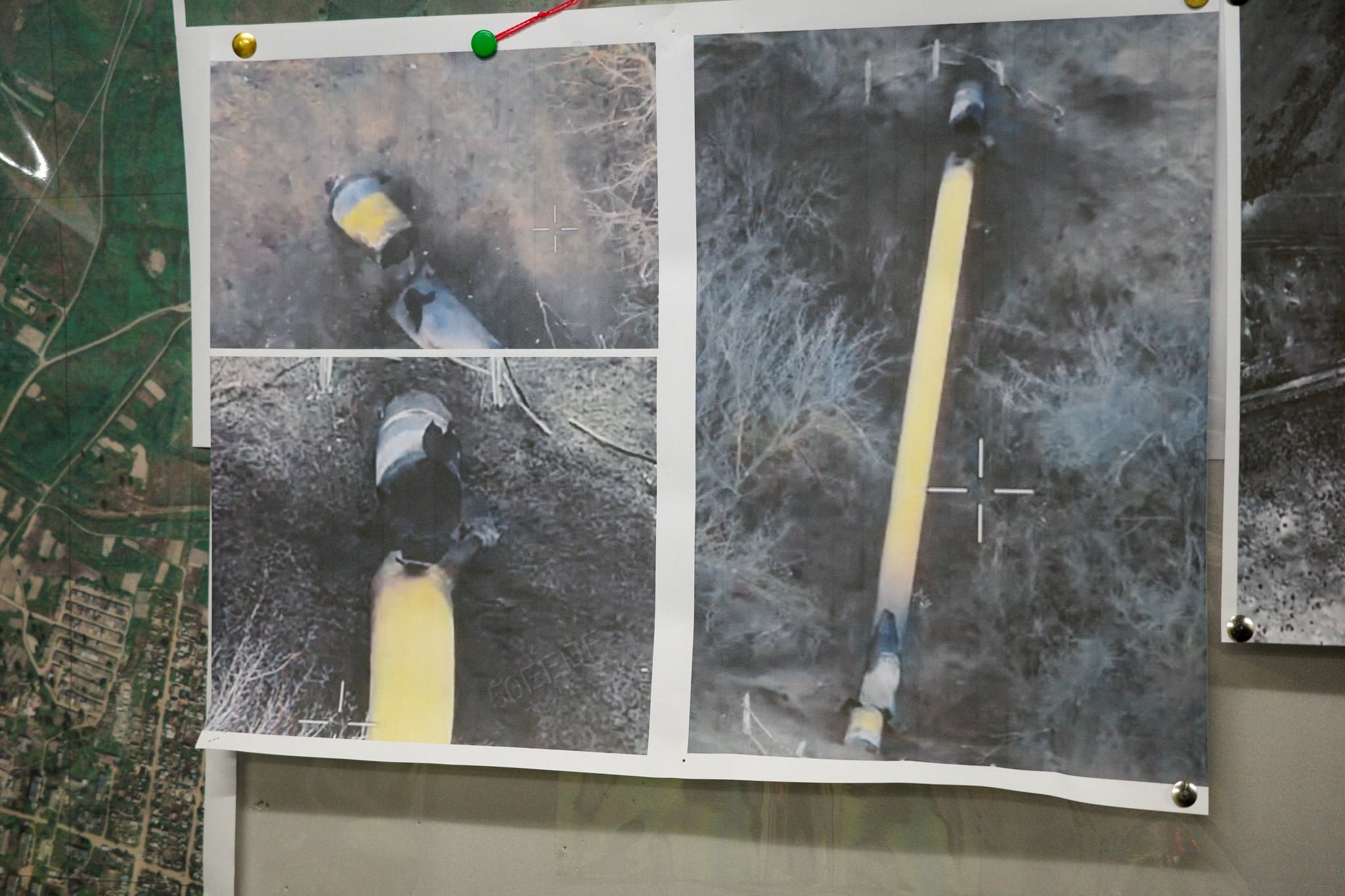 En una base subterránea en la región de Járkov, las tropas ucranianas colgaron fotos de gasoductos y otros objetivos en las paredes. Rusia ha utilizado un gran oleoducto inutilizado para trasladar tropas a través del río Oskil hacia Kupyansk.

CRÉDITO: Siobhan O'Grady/The Washington Post