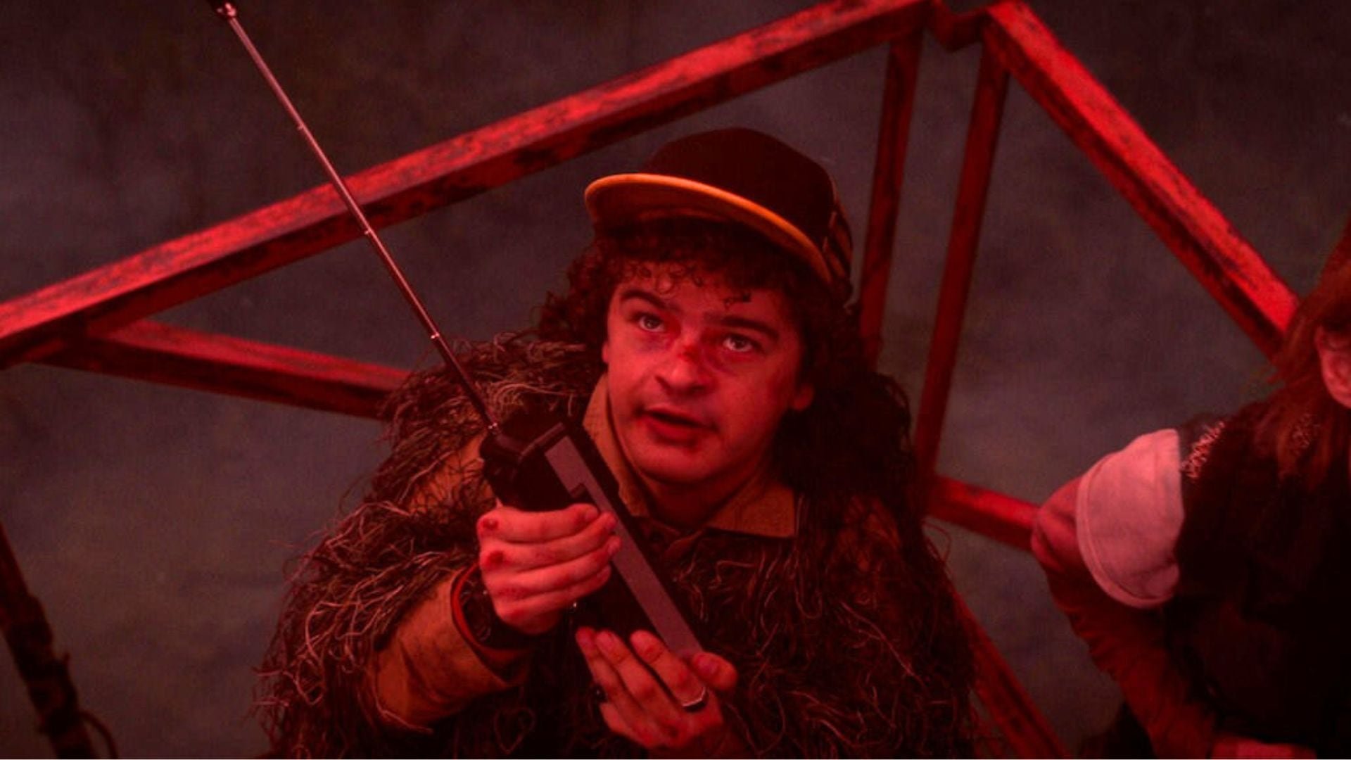 En el episodio final los personajes intentan evitar que se fusionen ambos mundos. (Captura: Netflix)