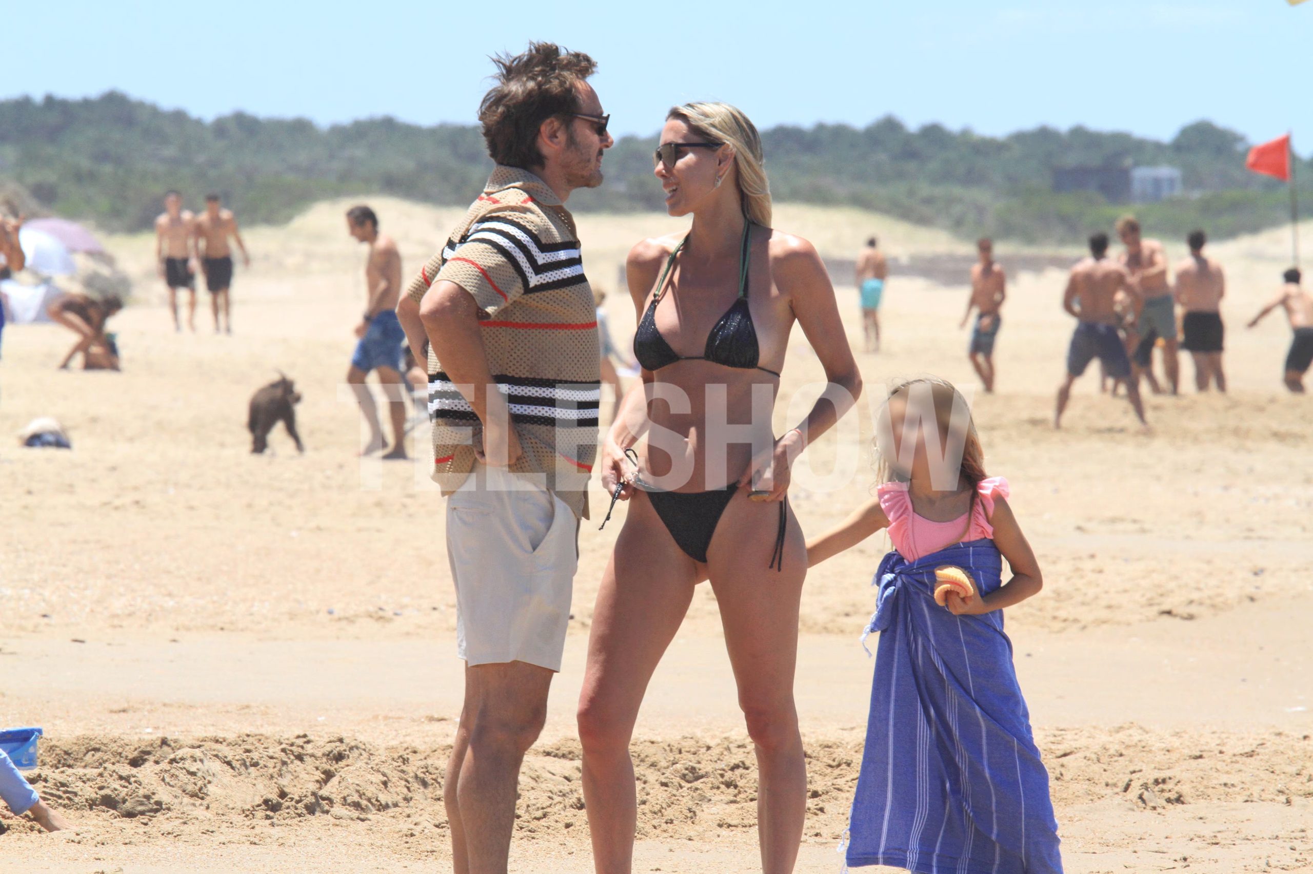 Anita Espasandín elige el negro absoluto y líneas high-leg para un perfil sofisticado y natural RS Fotos