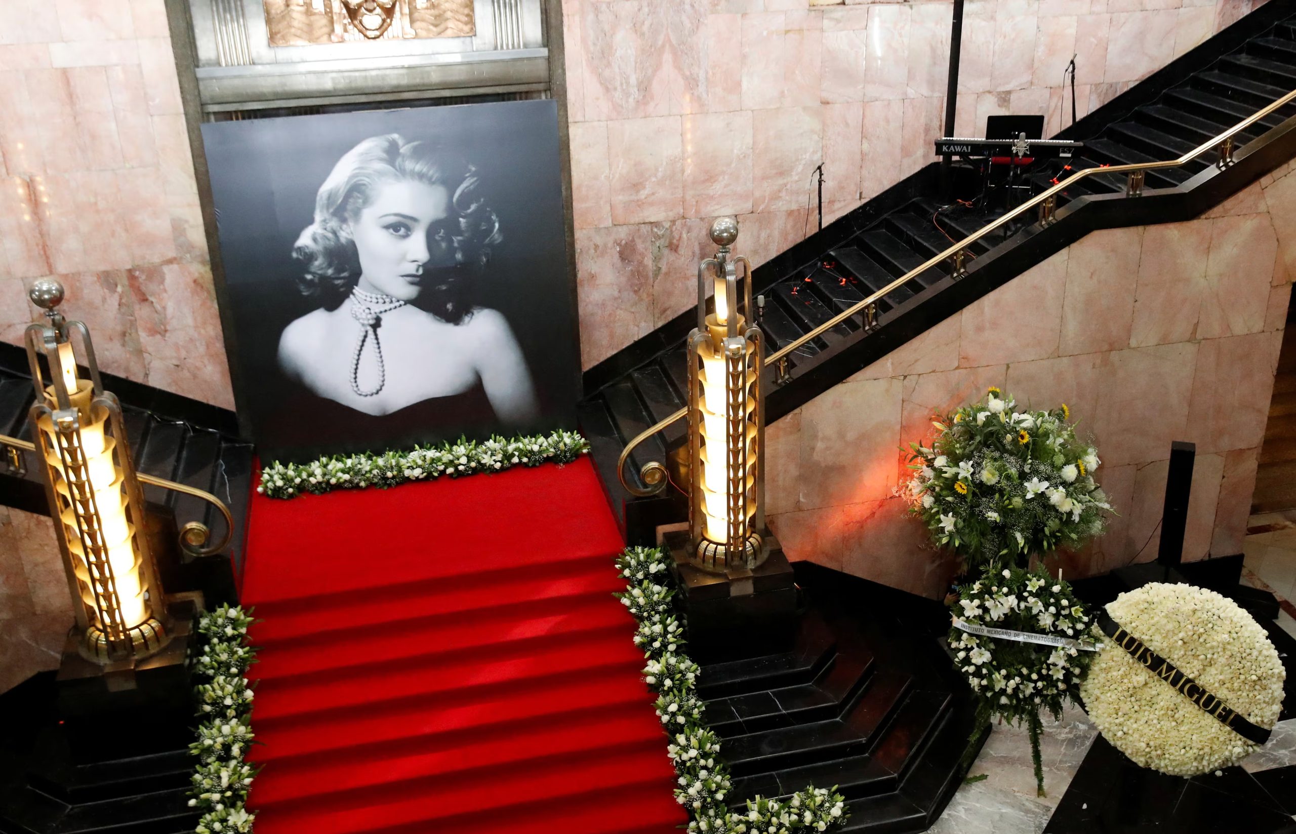 Silvia Pinal murió el 28 de noviembre de 2024. Sus familiares aceptaron un homenaje de cuerpo presente y abierto al público en Bellas Artes. (REUTERS/Henry Romero