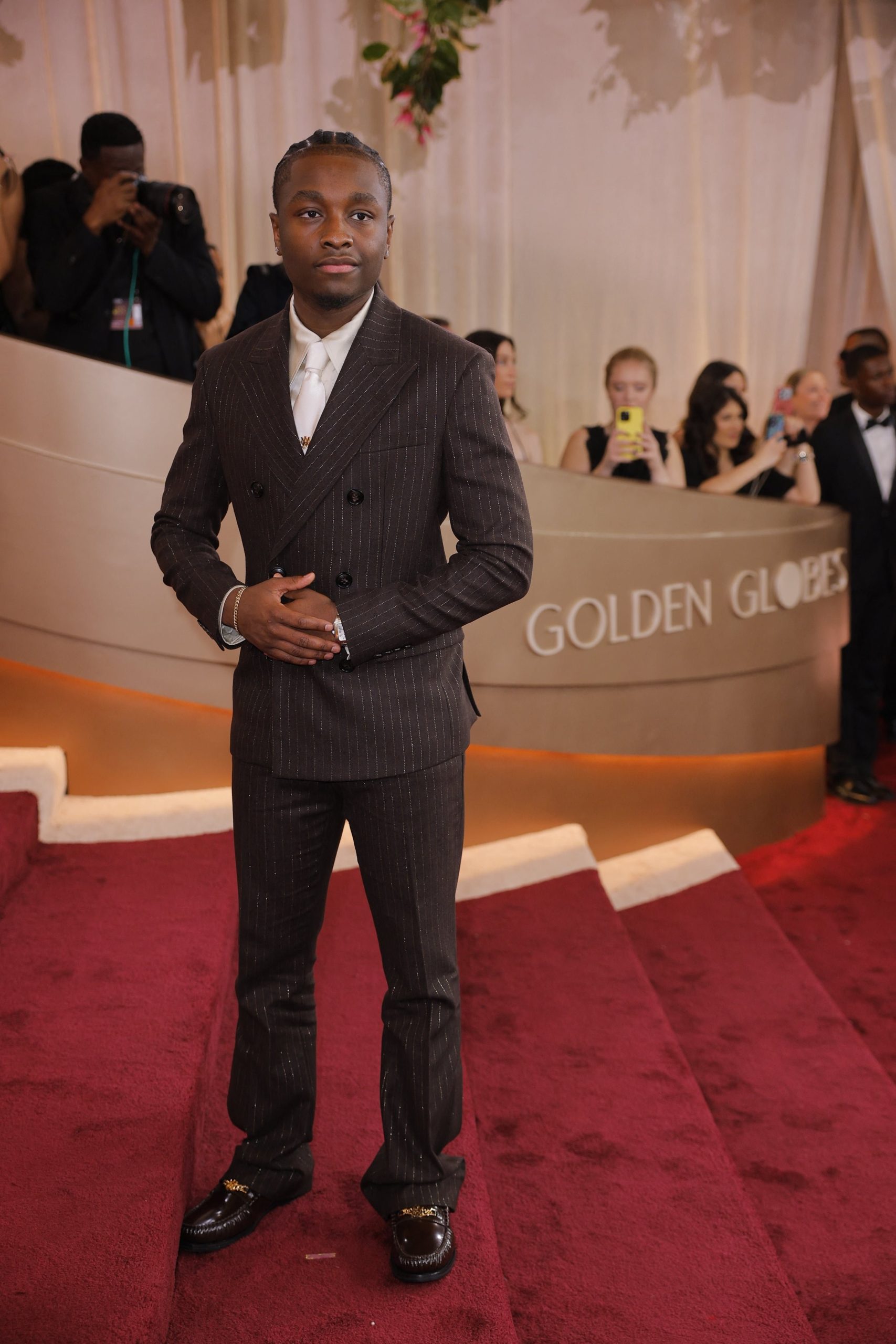 El regreso del nudo invisible marca una nueva etapa de sobriedad y sofisticación en el vestir de los famosos (REUTERS/Mike Blake)