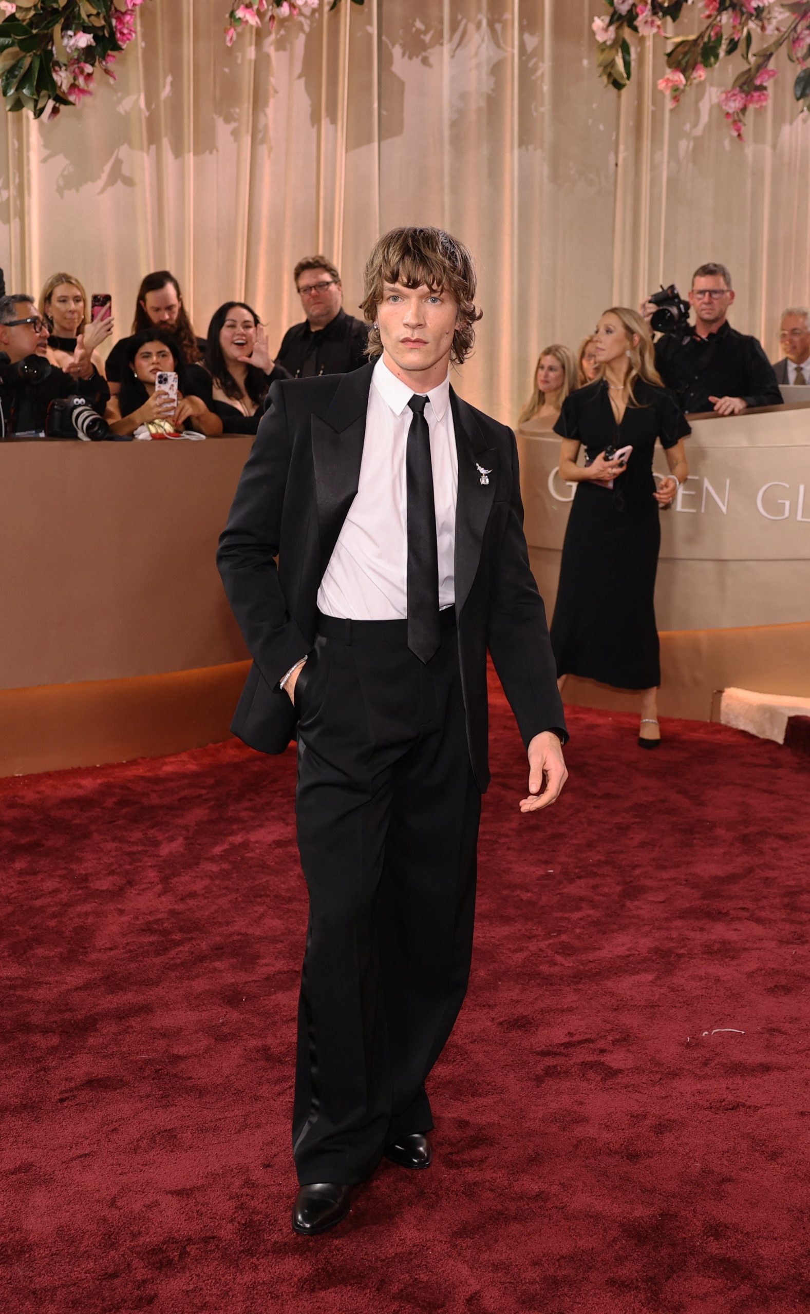 El equilibrio cromático y la integración de la corbata transforman la imagen de los actores en eventos de premiación (REUTERS/Daniel Cole)