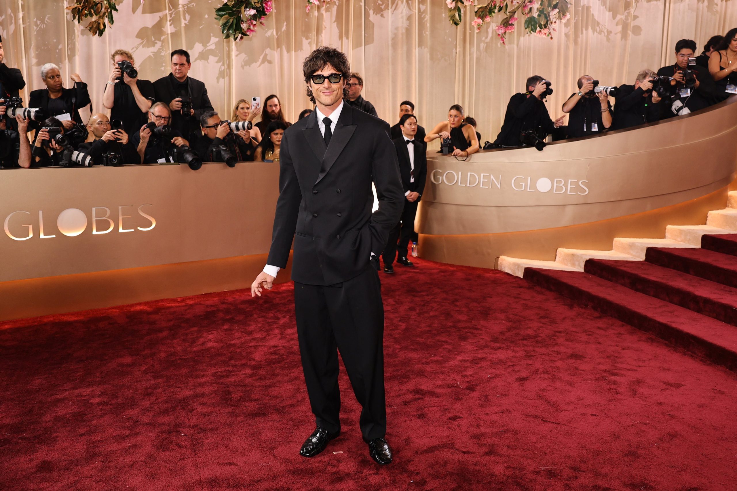 Jacob Elordi destaca por su reinterpretación elegante del vestuario clásico masculino(REUTERS/Daniel Cole)