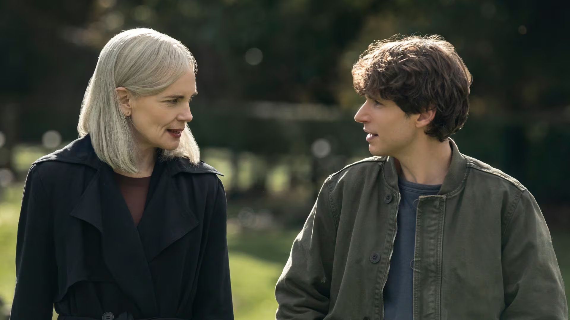 Helen, el personaje de McGovern, es una figura clave en el reclutamiento de Guy Anatole, un joven con habilidades telepáticas dentro de la Talamasca. (AMC)