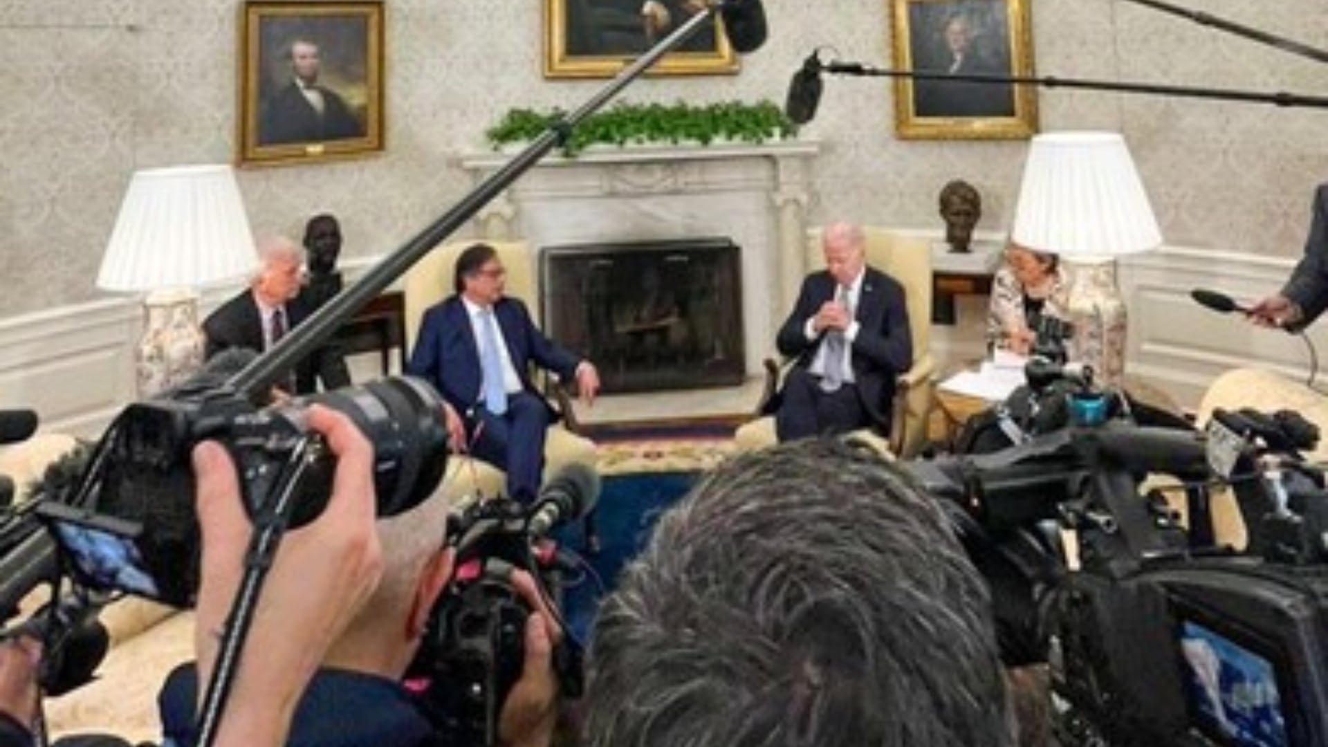 Los mandatarios discutieron la sustitución de cultivos ilícitos y el desarrollo rural como nuevo enfoque frente al narcotráfico en Colombia - crédito Colprensa