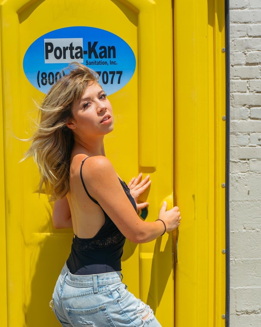 Jennette McCurdy espera que Half His Age estimule conversaciones sobre poder, deseo y soledad, y sirva como plataforma literaria para transformar experiencias difíciles en diálogo social (Instagram/@jennettemccurdy)