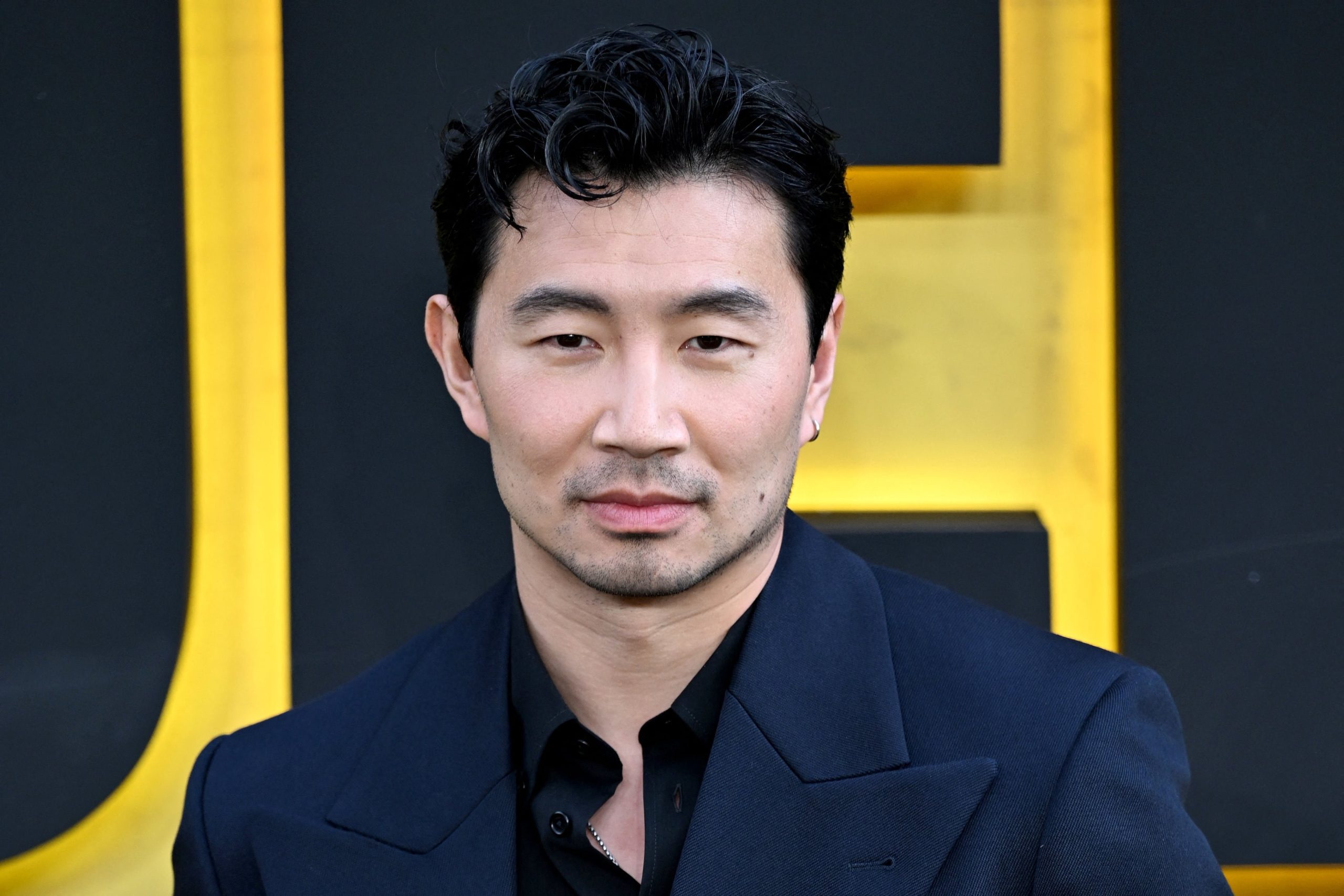 Simu Liu, actor y guionista, recomienda públicamente a Melissa Barrera como la nueva Mujer Maravilla del universo DC (REUTERS/Chris J. Ratcliffe)