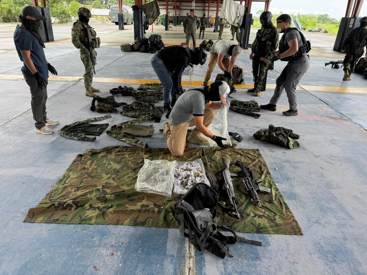 Foto ilustrativa: La munición incautada incluía cartuchos para fusiles Kalashnikov y para ametralladoras Bren y DShK. (Crédito @FFAAECUADOR/X)