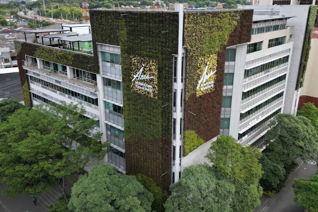 Sede del Área Metropolitana del Valle de Aburrá (AMVA), entidad señalada por la Fiscalía como eje de un esquema de contratación irregular que habría afectado a Medellín y otros nueve municipios del área metropolitana - crédito Amva