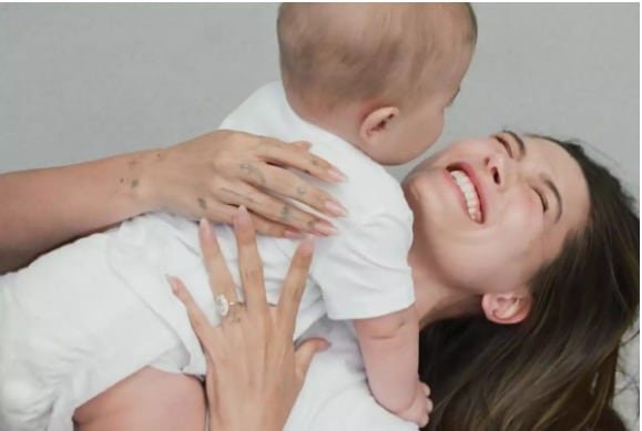 La llegada de Jack Blues, el primer hijo de la pareja en agosto de 2024, no disminuyó los comentarios ni las teorías sobre su relación (Instagram/@haileybieber)