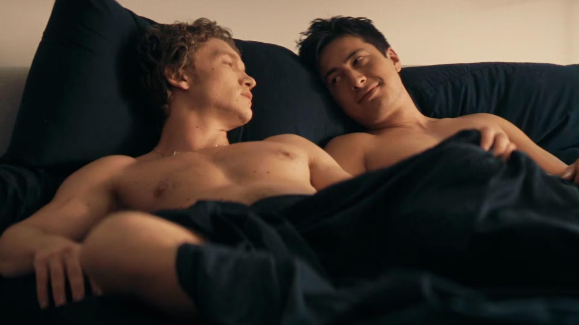 La relación entre Shane Hollander e Ilya Rozanov cambia la narrativa tradicional en la Major League Hockey (HBO Max)