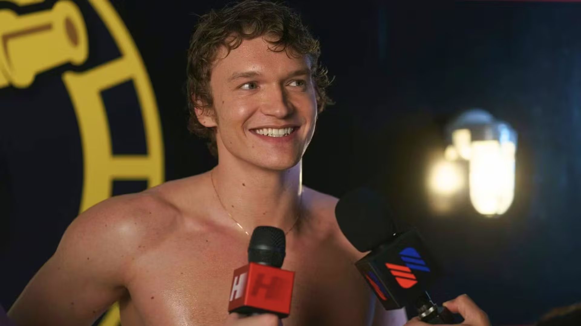 Connor Storrie se mostró sin camiseta para convencer al equipo de producción durante su audición para el papel de Ilya (HBO Max)